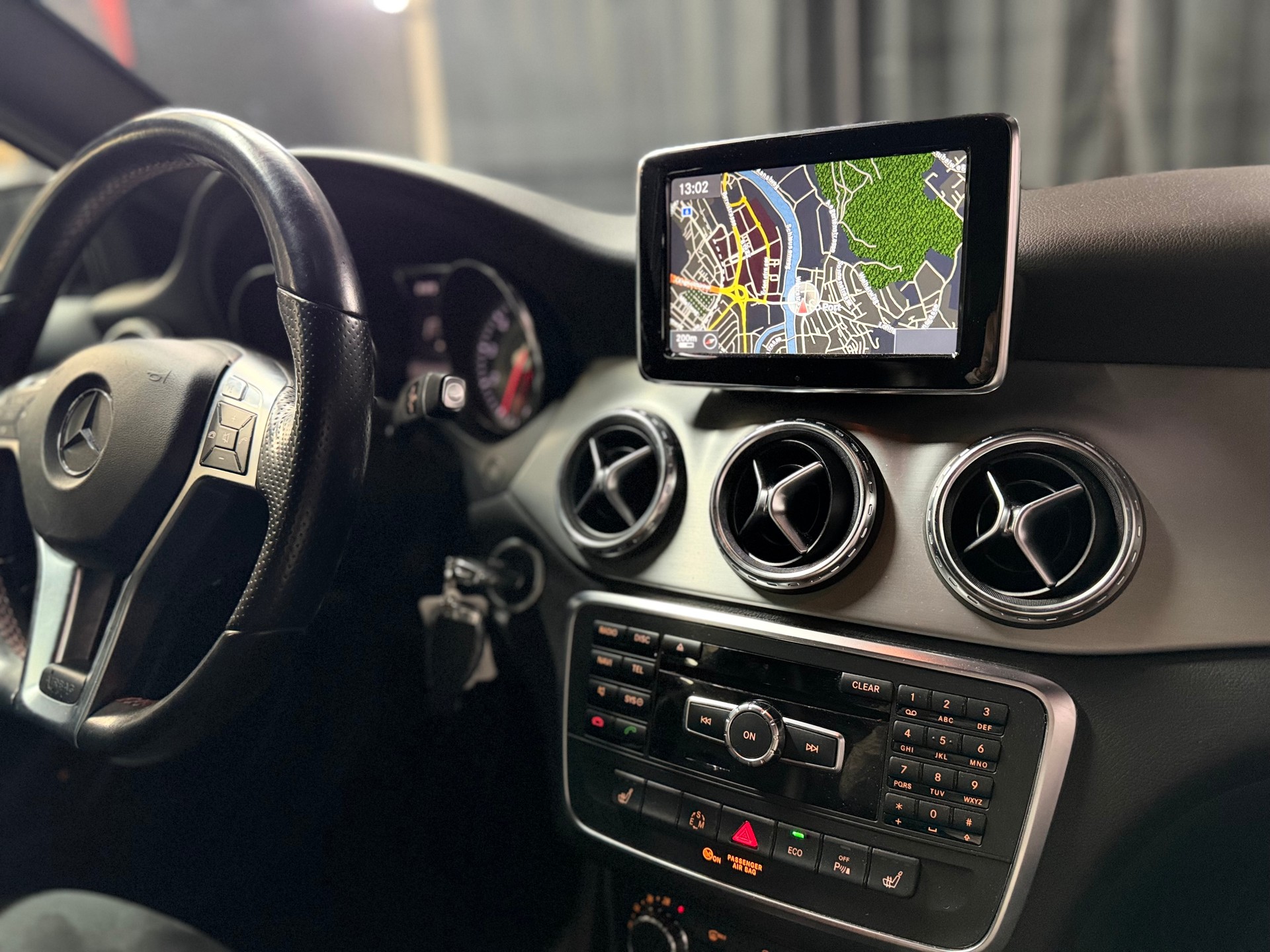 MERCEDES-BENZ GLA 200 AMG Line 7G-DCT-image-10