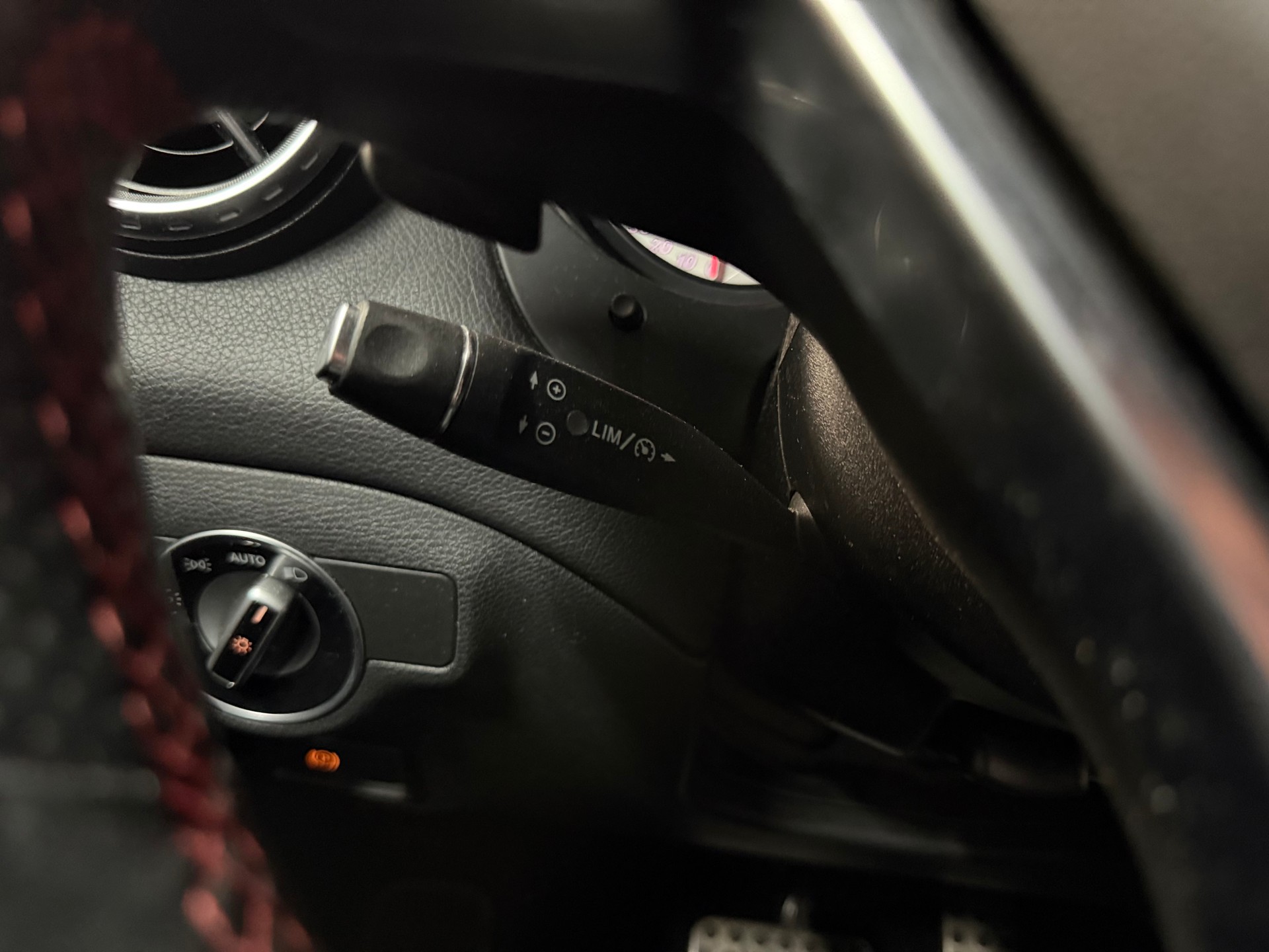 MERCEDES-BENZ GLA 200 AMG Line 7G-DCT-image-14