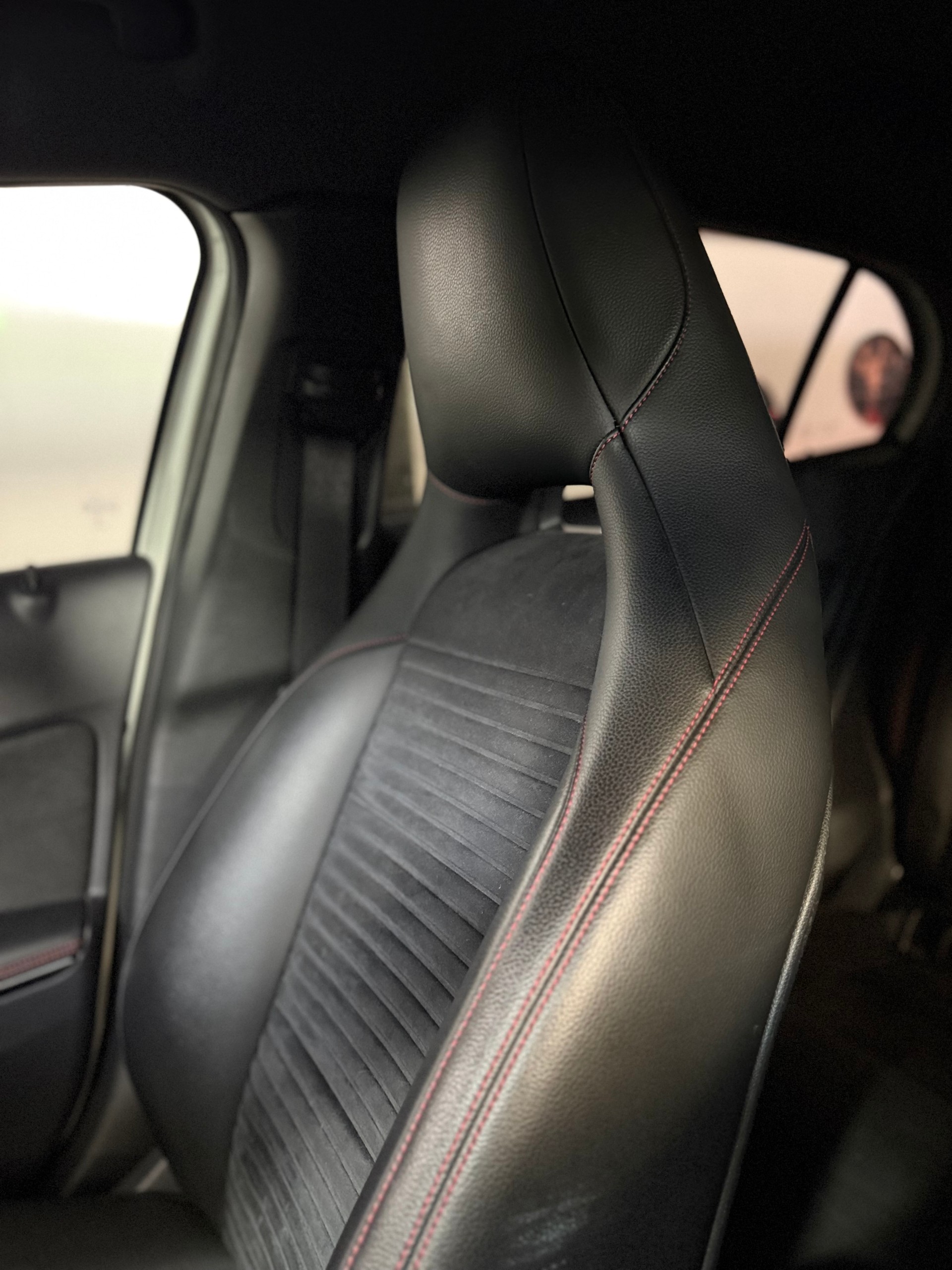 MERCEDES-BENZ GLA 200 AMG Line 7G-DCT-image-6
