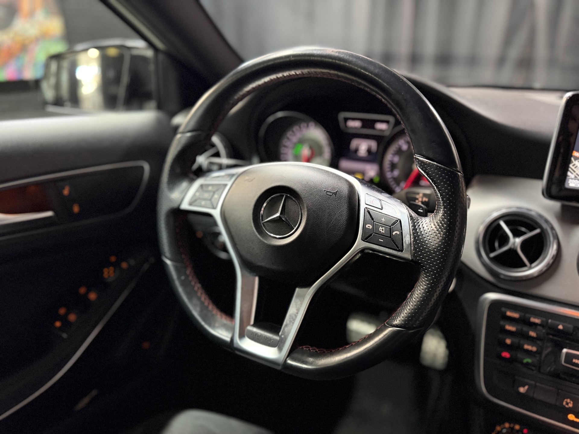 MERCEDES-BENZ GLA 200 AMG Line 7G-DCT-image-12