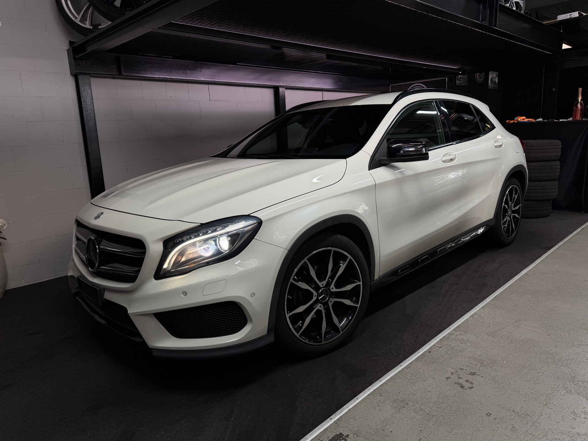 MERCEDES-BENZ GLA 200 AMG Line 7G-DCT