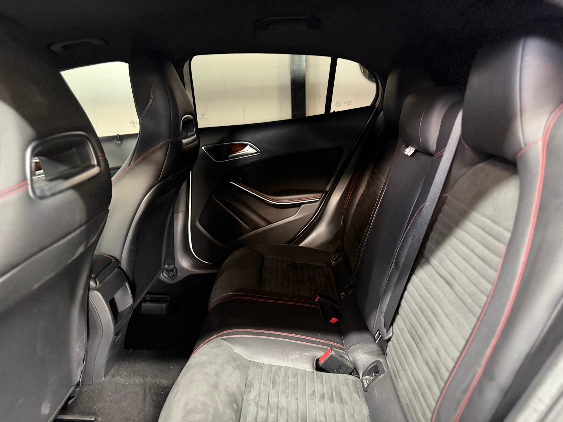 MERCEDES-BENZ GLA 200 AMG Line 7G-DCT-image-7