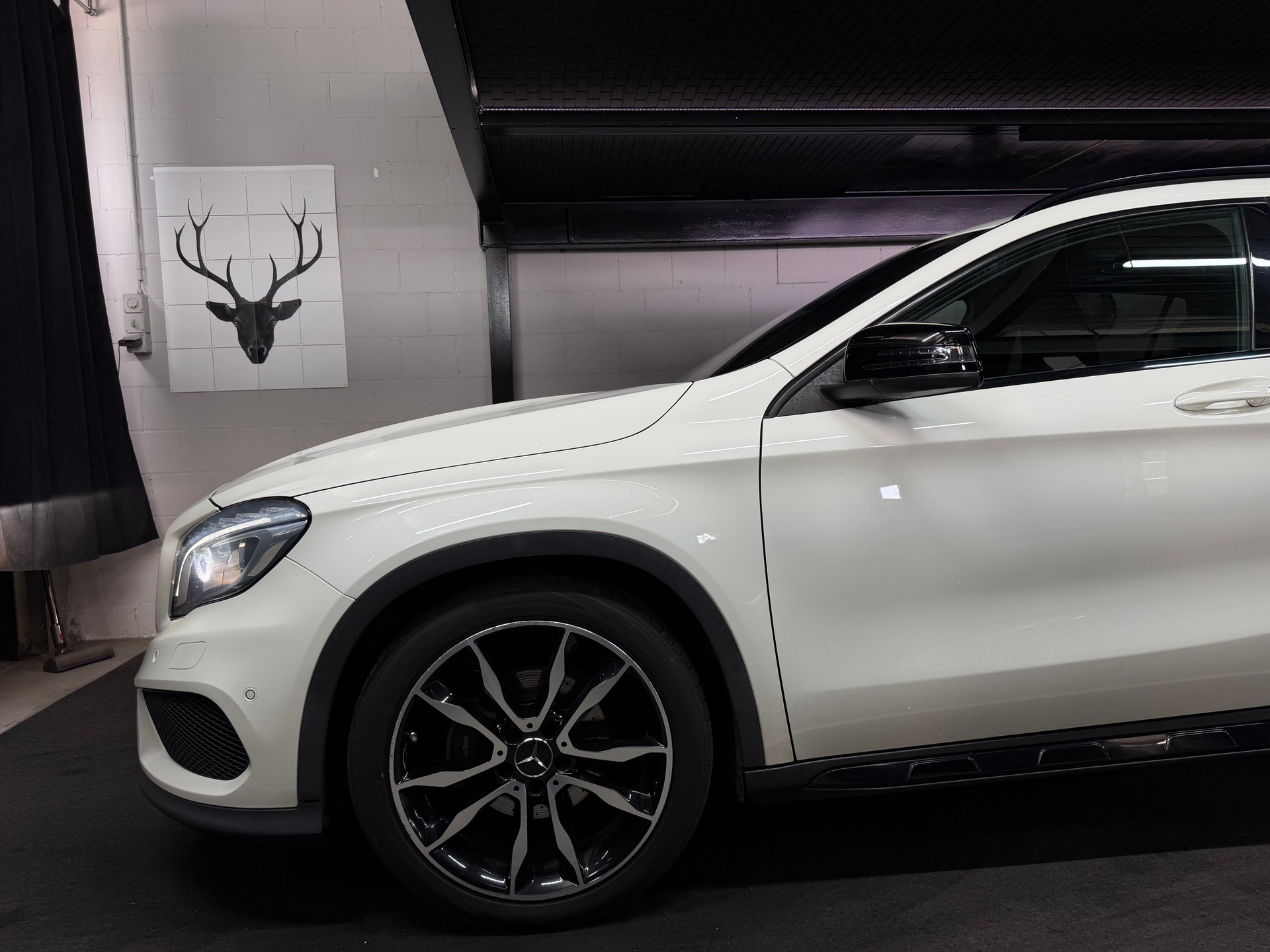 MERCEDES-BENZ GLA 200 AMG Line 7G-DCT-showroom-element-3
