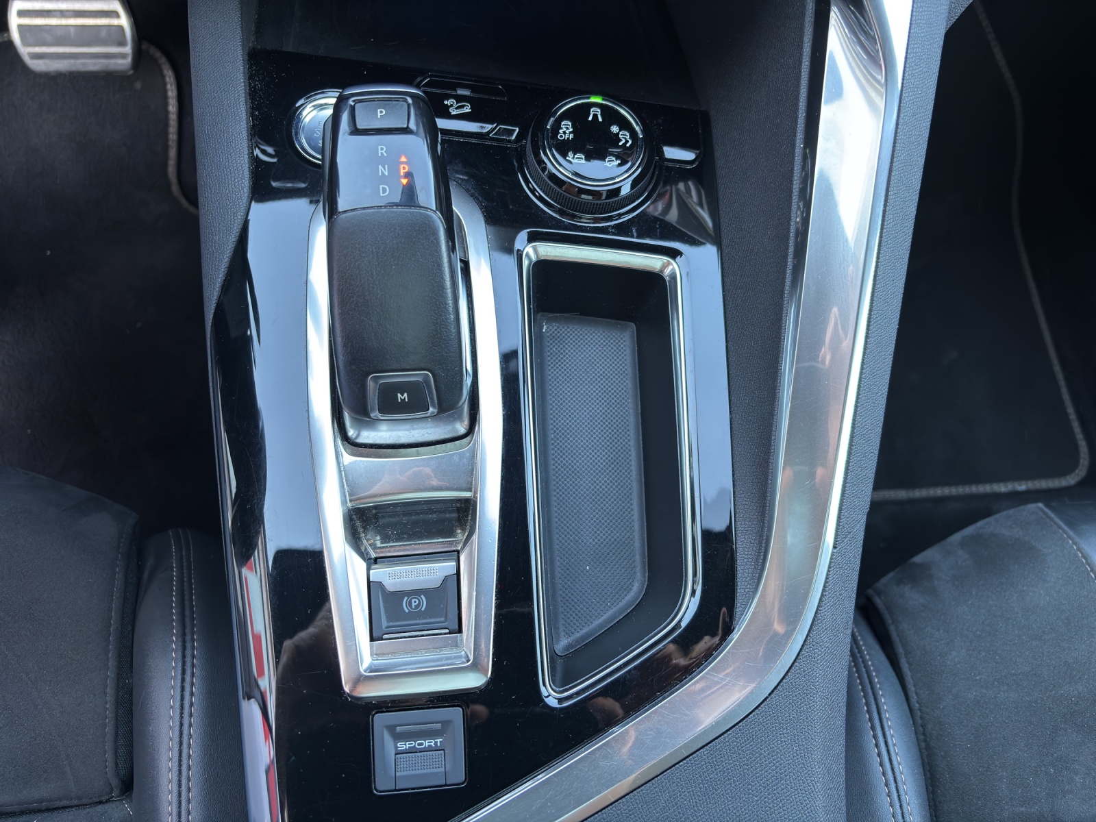 PEUGEOT 5008 2.0 BlueHDi GT EAT-image-17