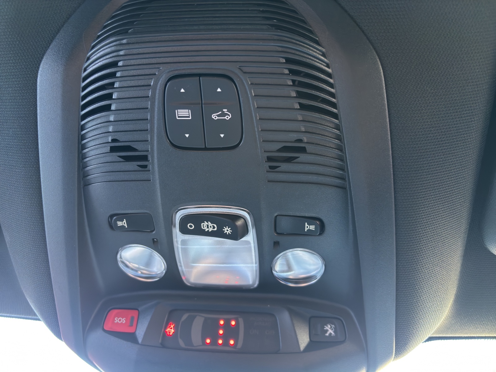 PEUGEOT 5008 2.0 BlueHDi GT EAT-image-18