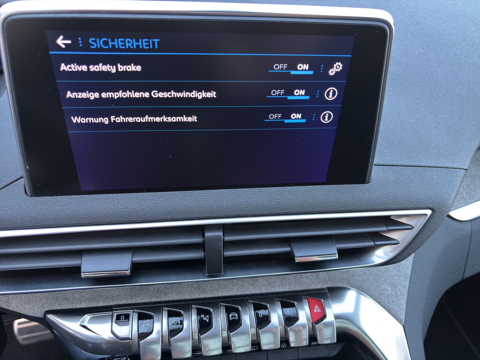 PEUGEOT 5008 2.0 BlueHDi GT EAT-image-16