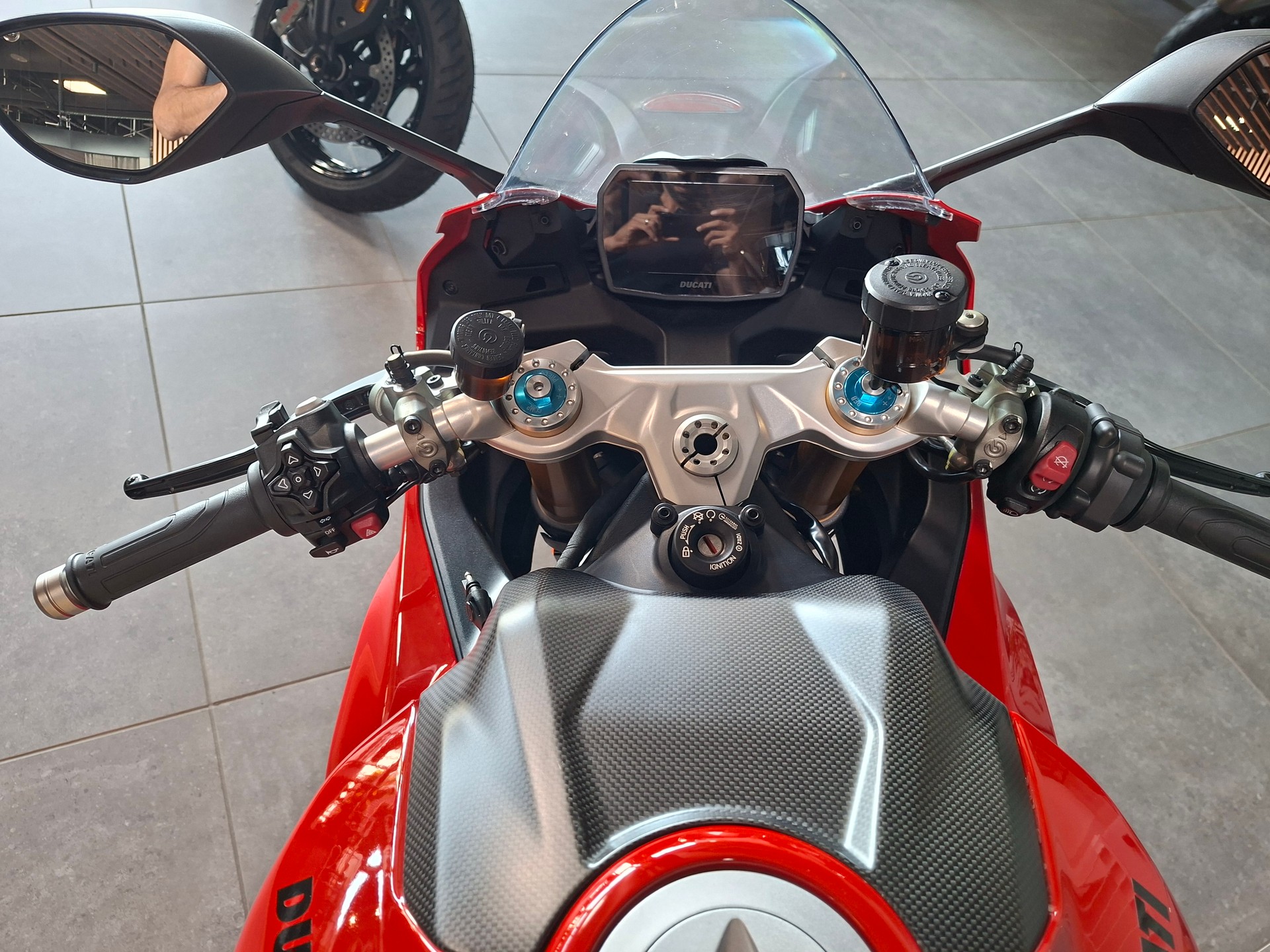 DUCATI Panigale V2 S-image-11