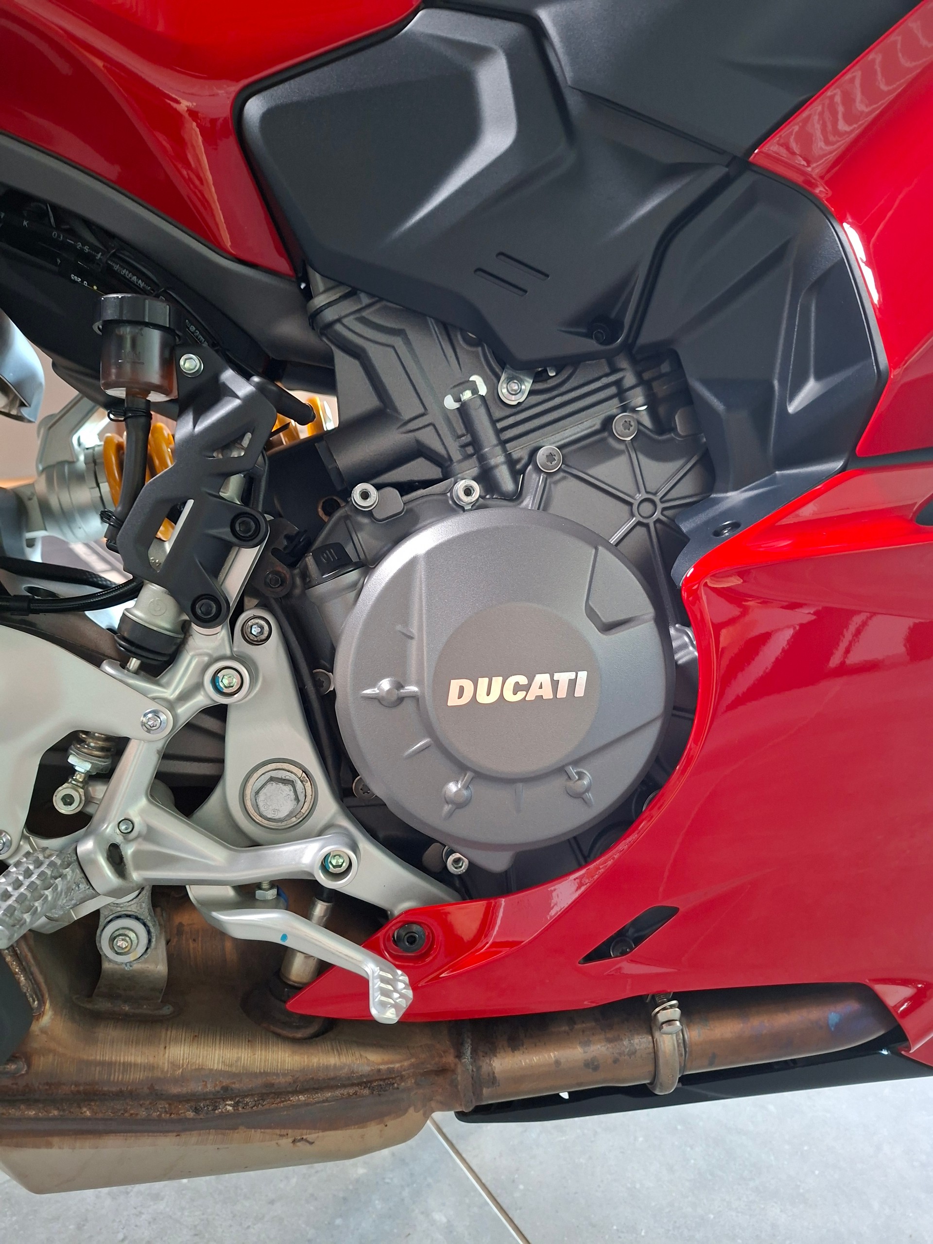 DUCATI Panigale V2 S-image-7