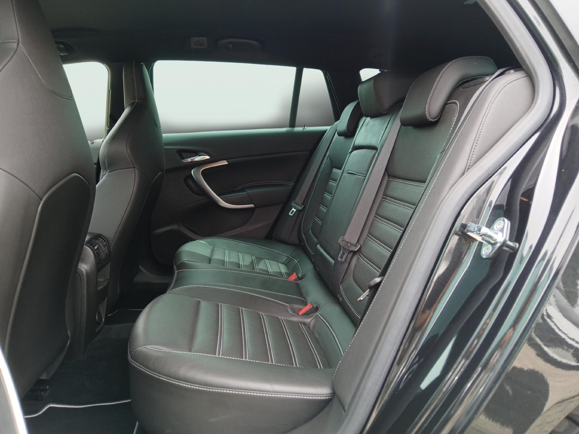 OPEL Insignia Sports Tourer 2.8 V6 T 4x4 OPC-image-11