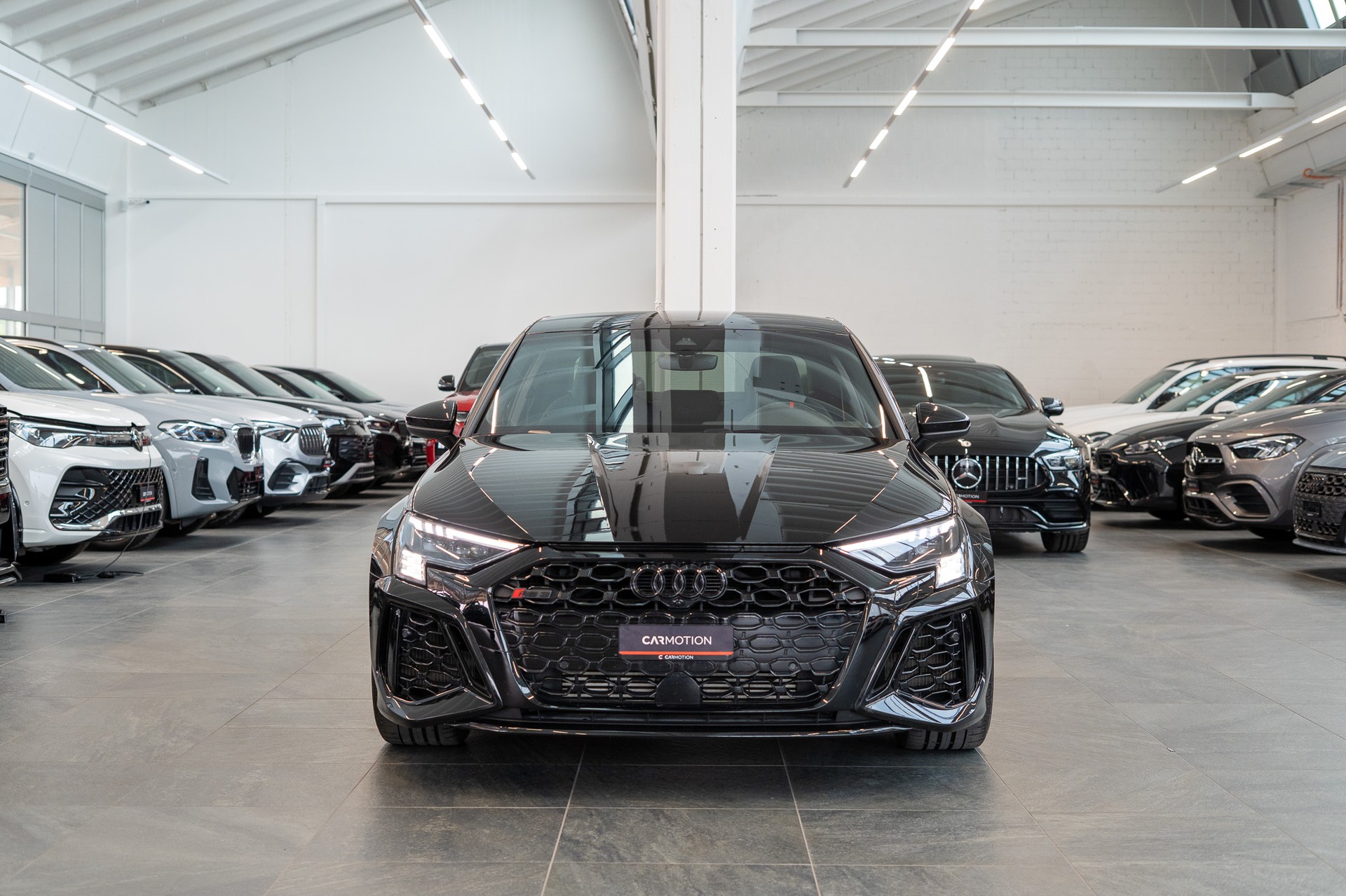 AUDI RS3 Limousine 2.5 TFSI quattro S-Tronic / Alcantara-Lenkrad / Bang&Olufsen / Rückfahrkamera-showroom-element-1