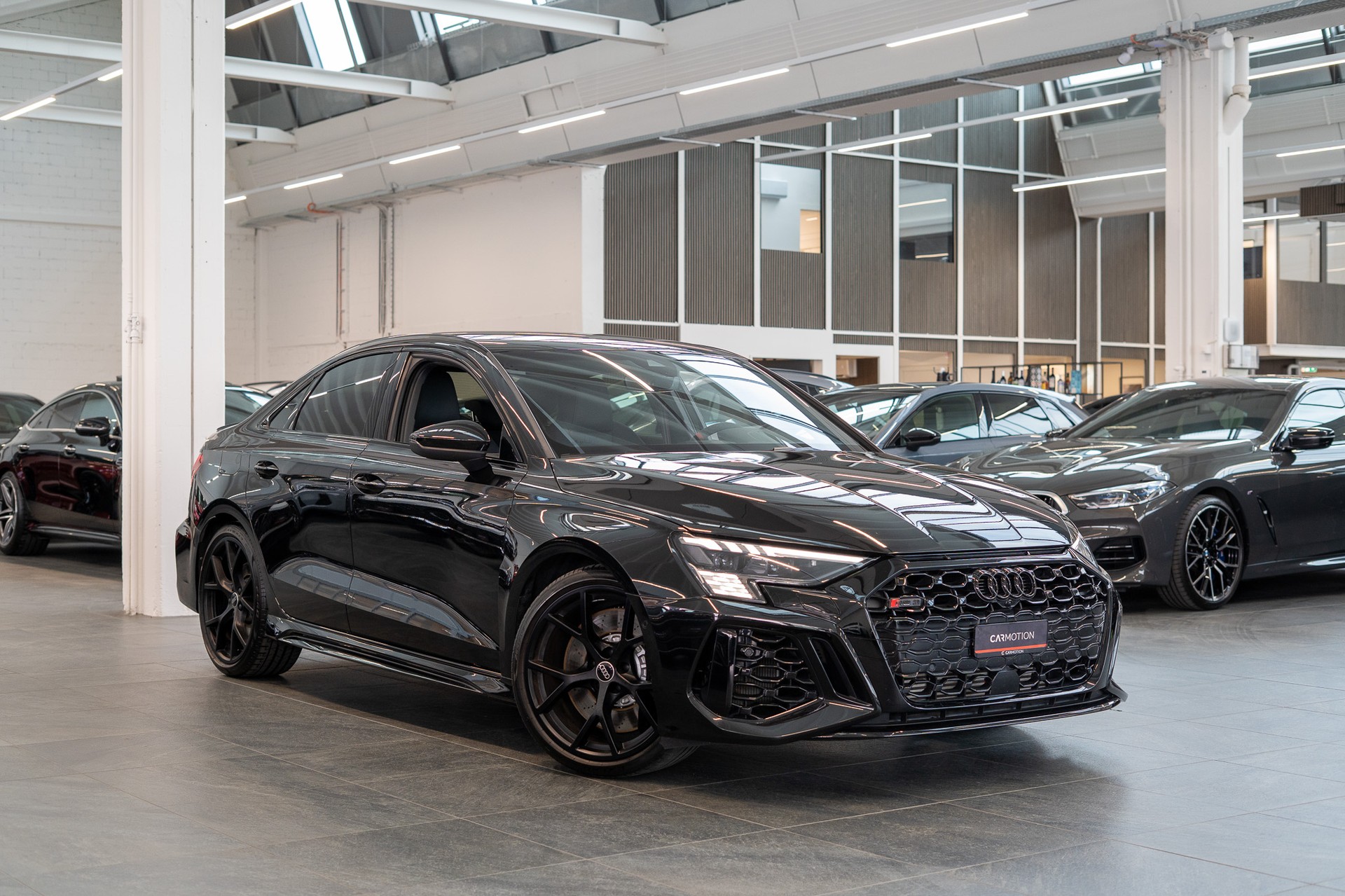 AUDI RS3 Limousine 2.5 TFSI quattro S-Tronic / Alcantara-Lenkrad / Bang&Olufsen / Rückfahrkamera-showroom-element-2