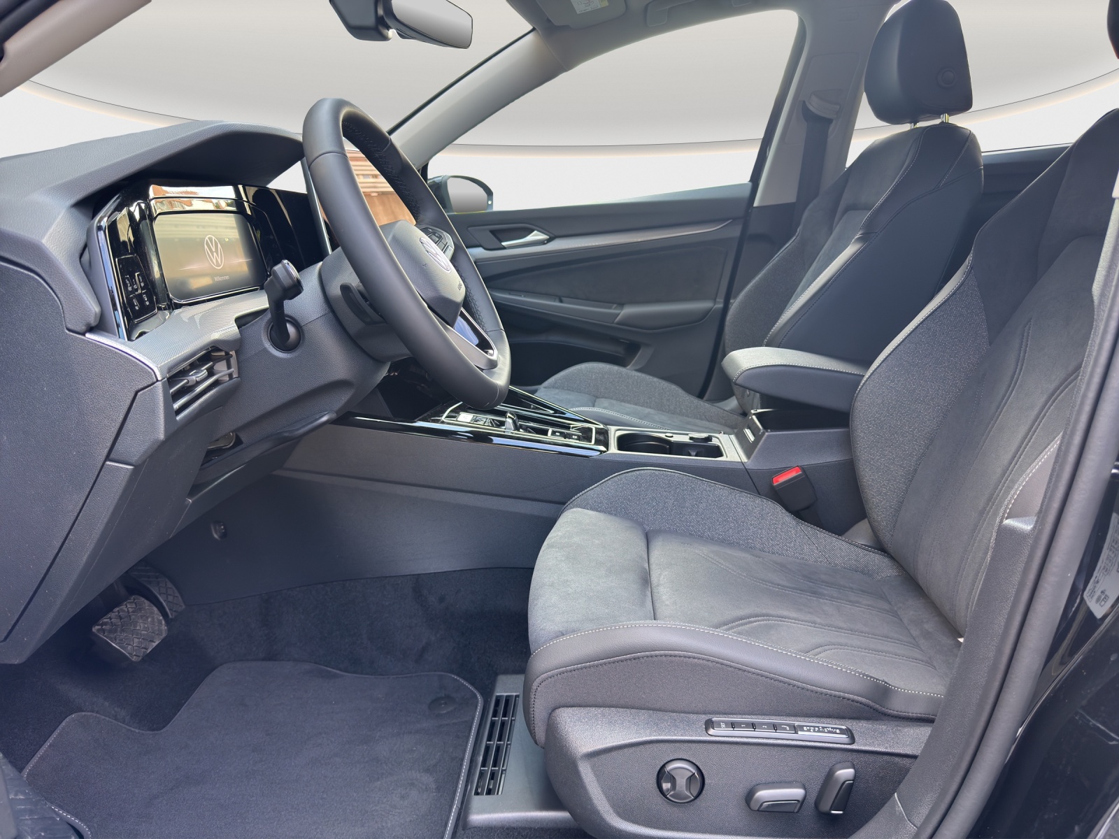VW Golf 1.5 e TSI mHEV Style DSG-image-8