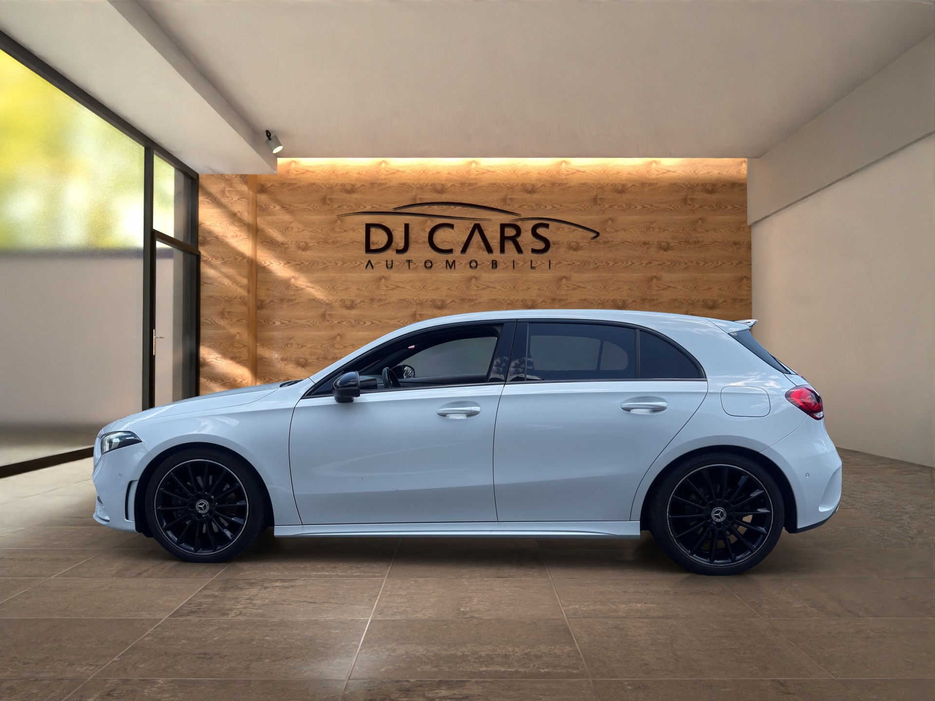 MERCEDES-BENZ A 220 AMG Line 7G-DCT 4Matic-image-3