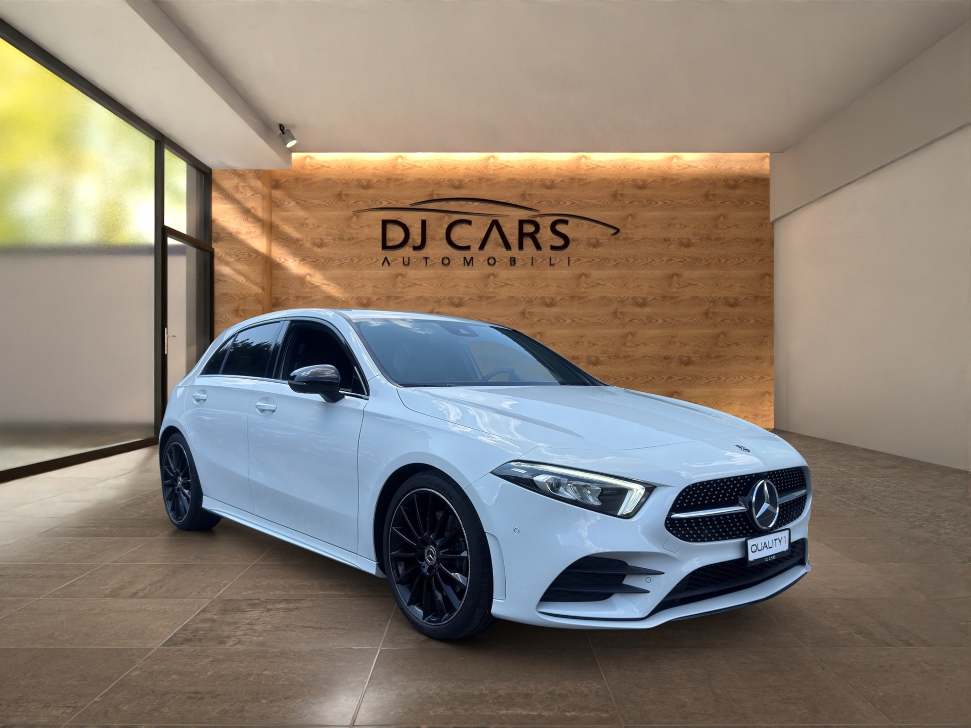 MERCEDES-BENZ A 220 AMG Line 7G-DCT 4Matic-image-2