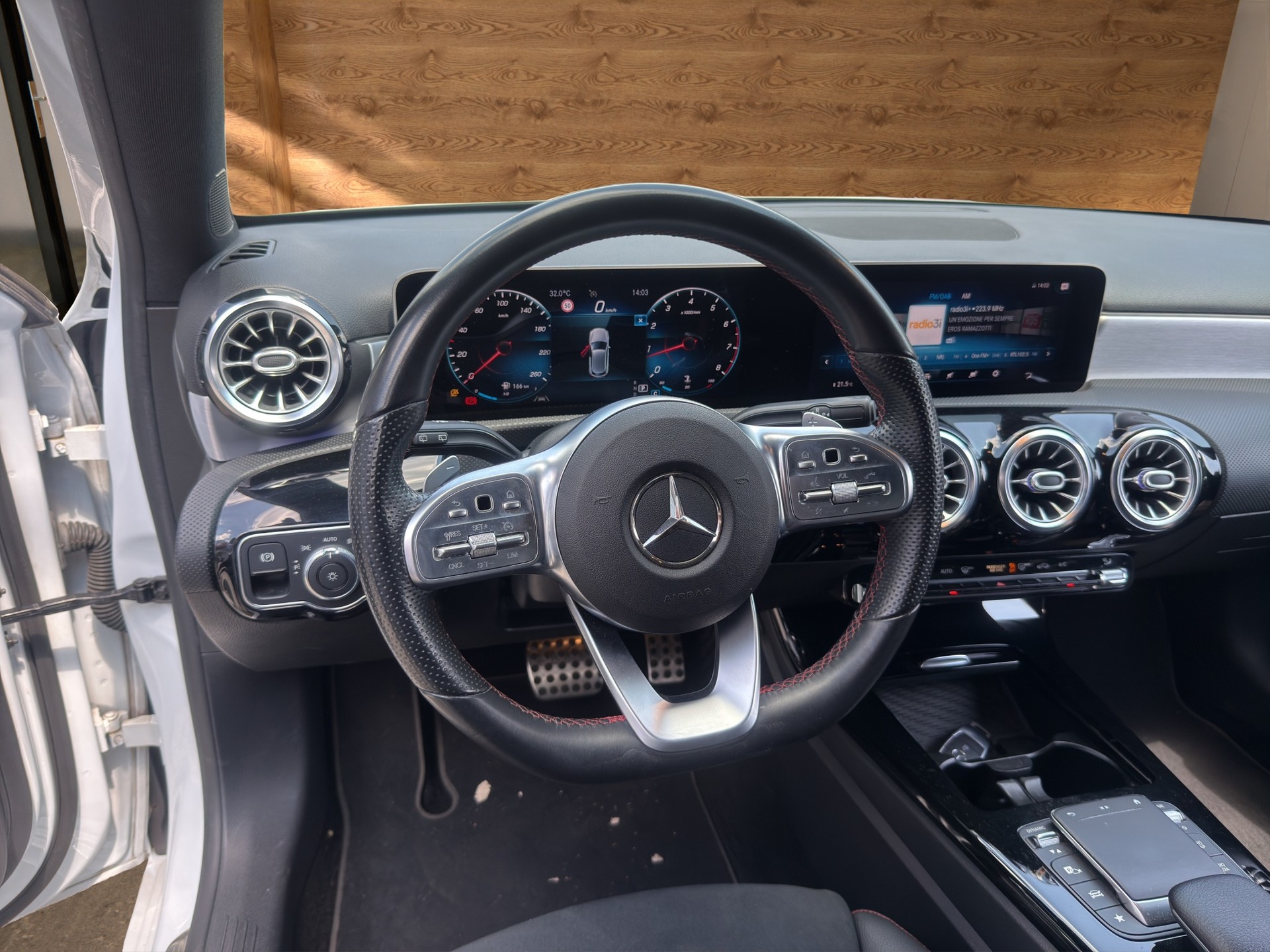 MERCEDES-BENZ A 220 AMG Line 7G-DCT 4Matic-image-8