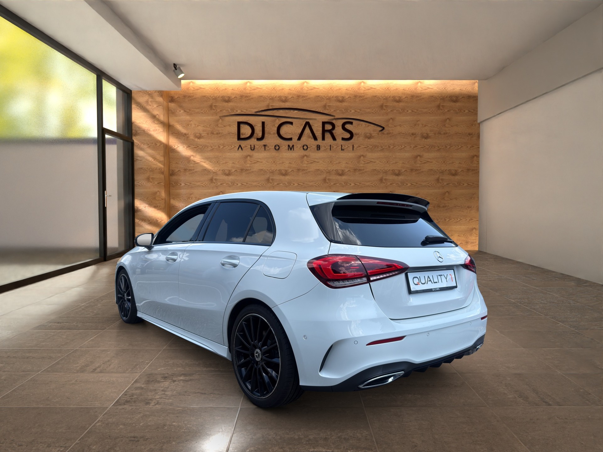 MERCEDES-BENZ A 220 AMG Line 7G-DCT 4Matic-image-4