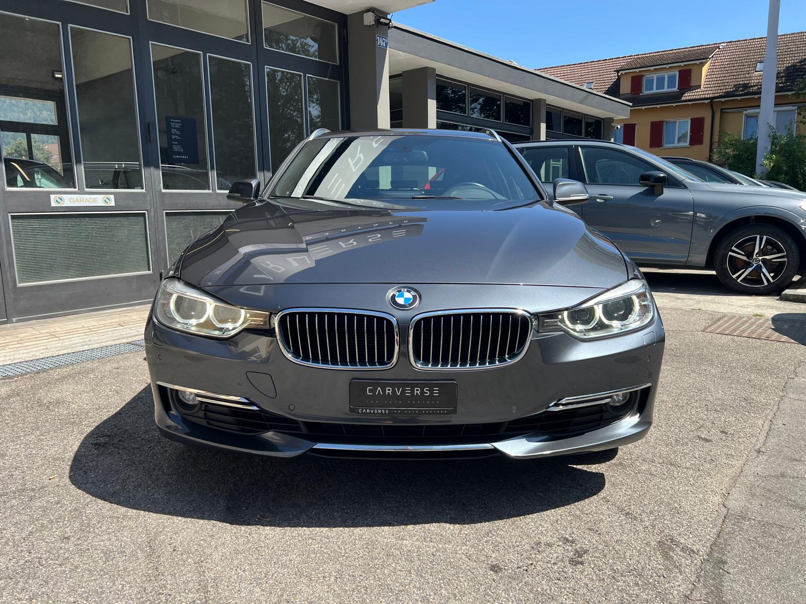 BMW 328i Touring-showroom-element-1