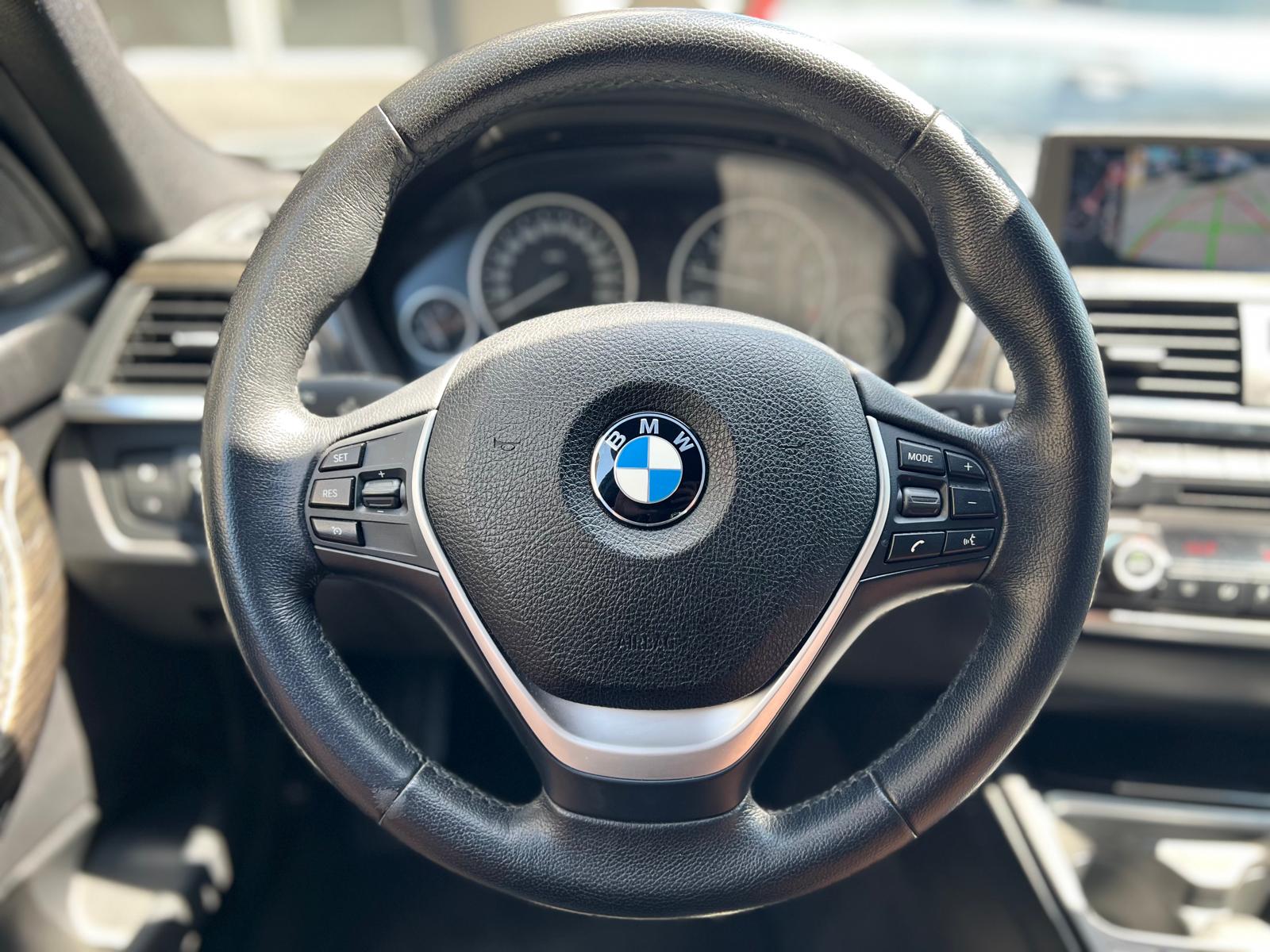 BMW 328i Touring-image-10