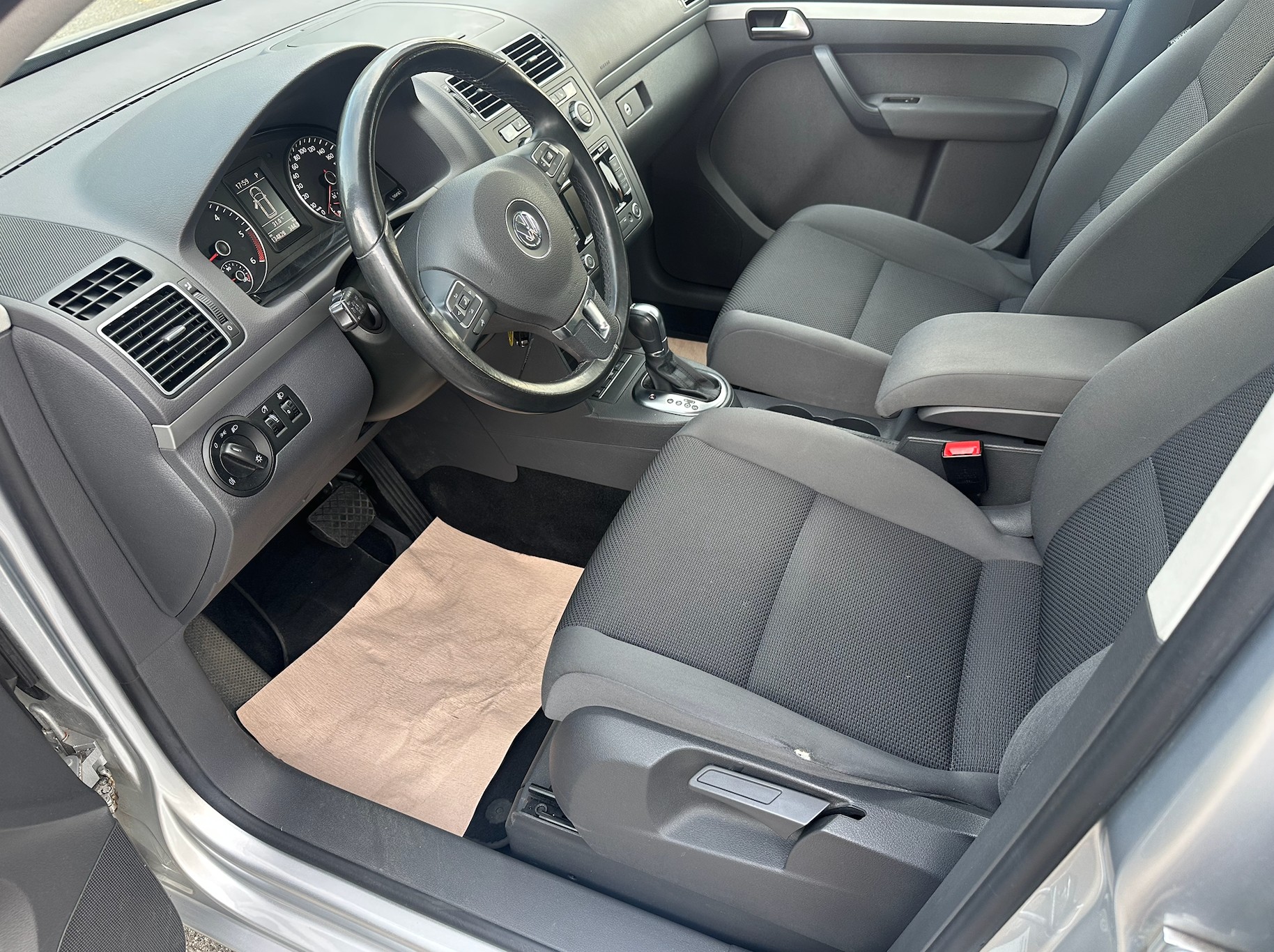 VW Touran 1.6 TDI Comfortline DSG-image-11