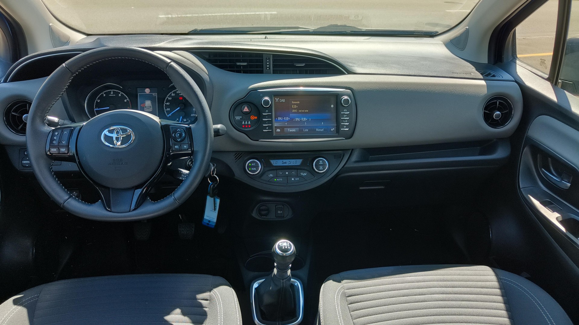 TOYOTA Yaris 1.5 Comfort-image-10