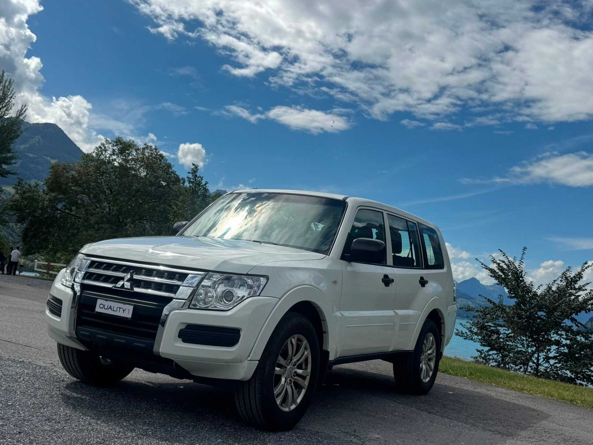 MITSUBISHI Pajero 3.2 DI-D Value Automatic-showroom-element-1