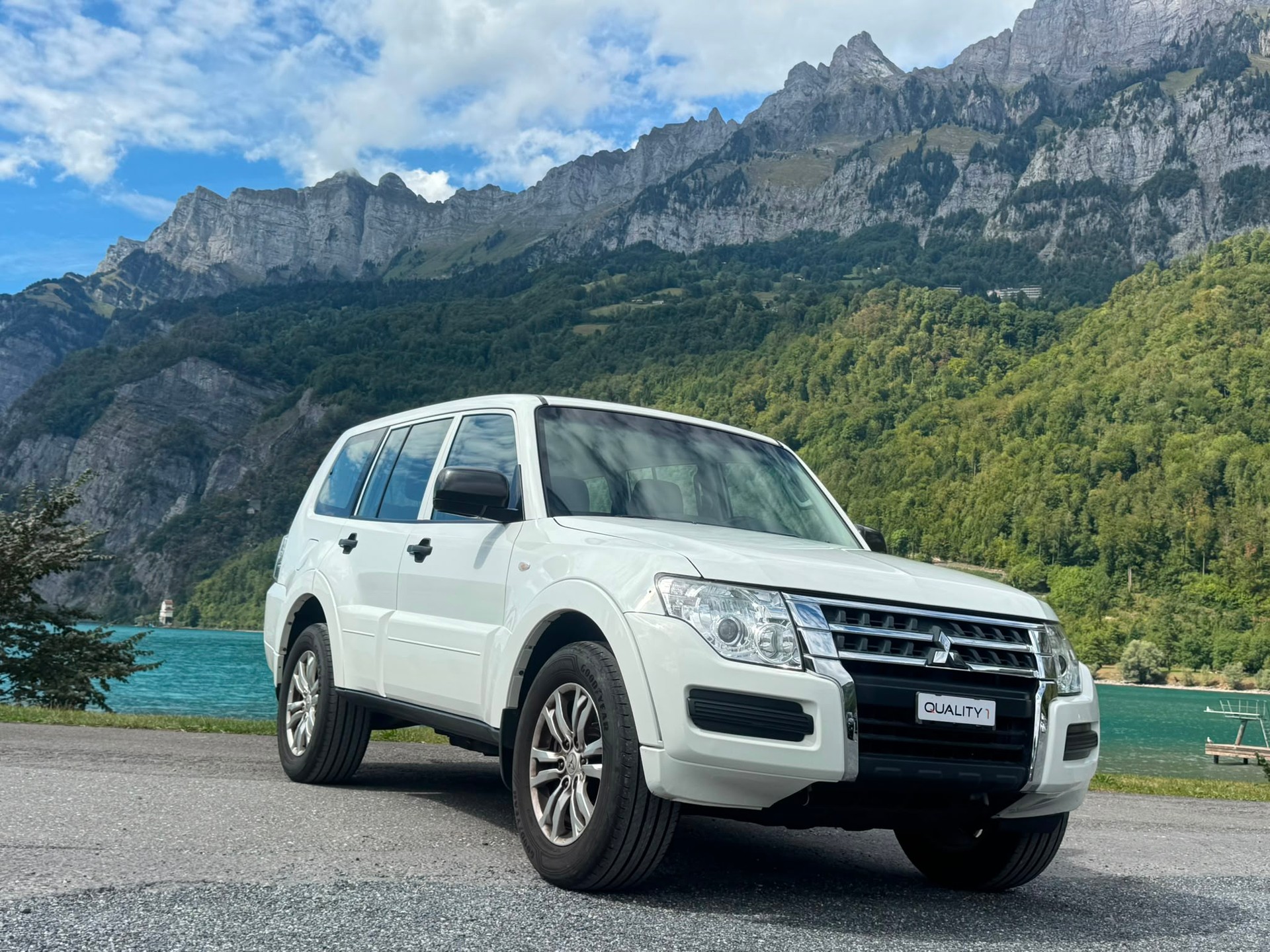 MITSUBISHI Pajero 3.2 DI-D Value Automatic-showroom-element-2