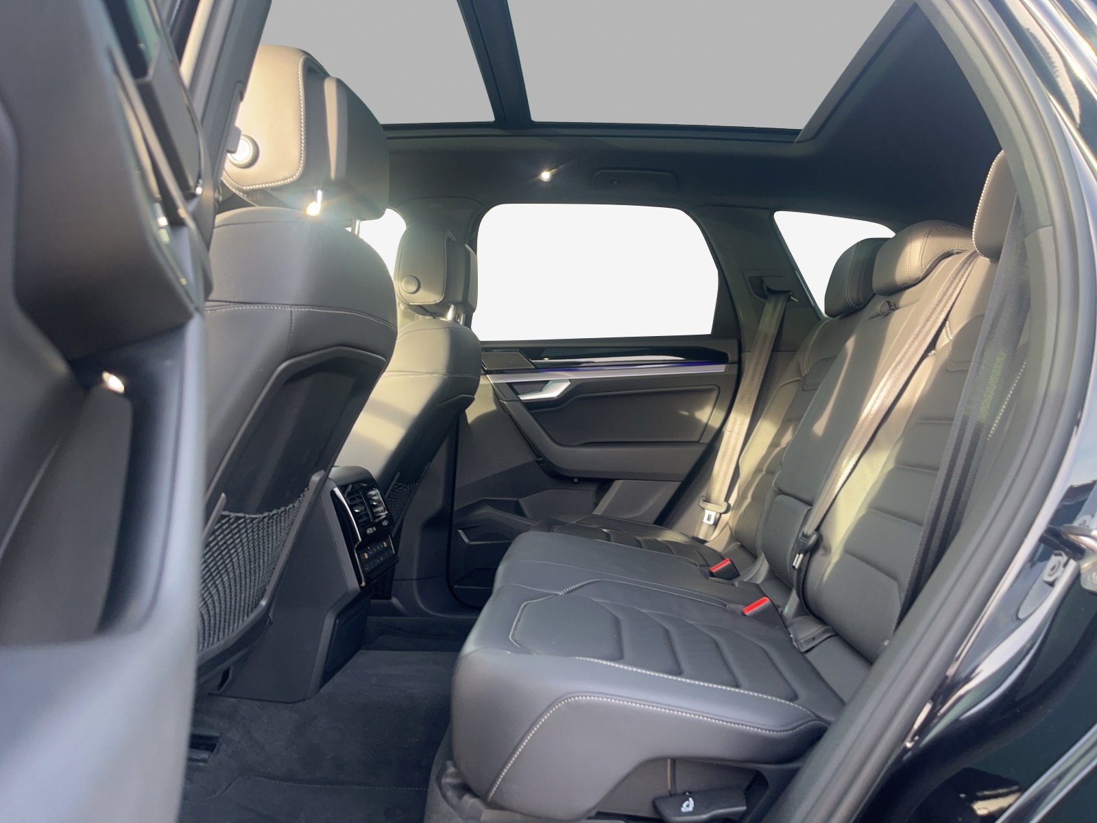 VW Touareg 3.0 TDI R Line Tiptronic-image-11
