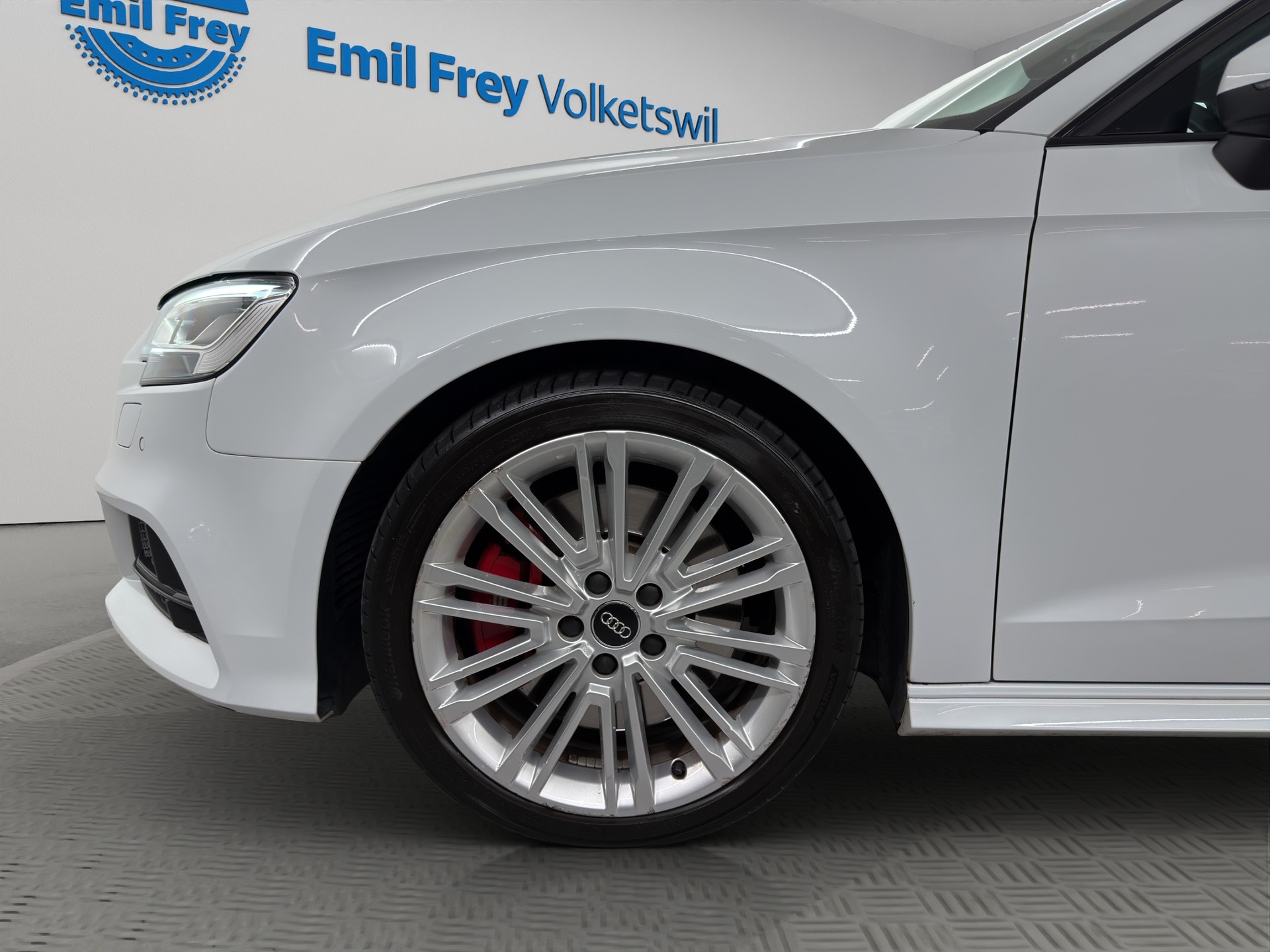 AUDI S3 Sportback 2.0 T FSI quattro S-Tronic-showroom-element-3