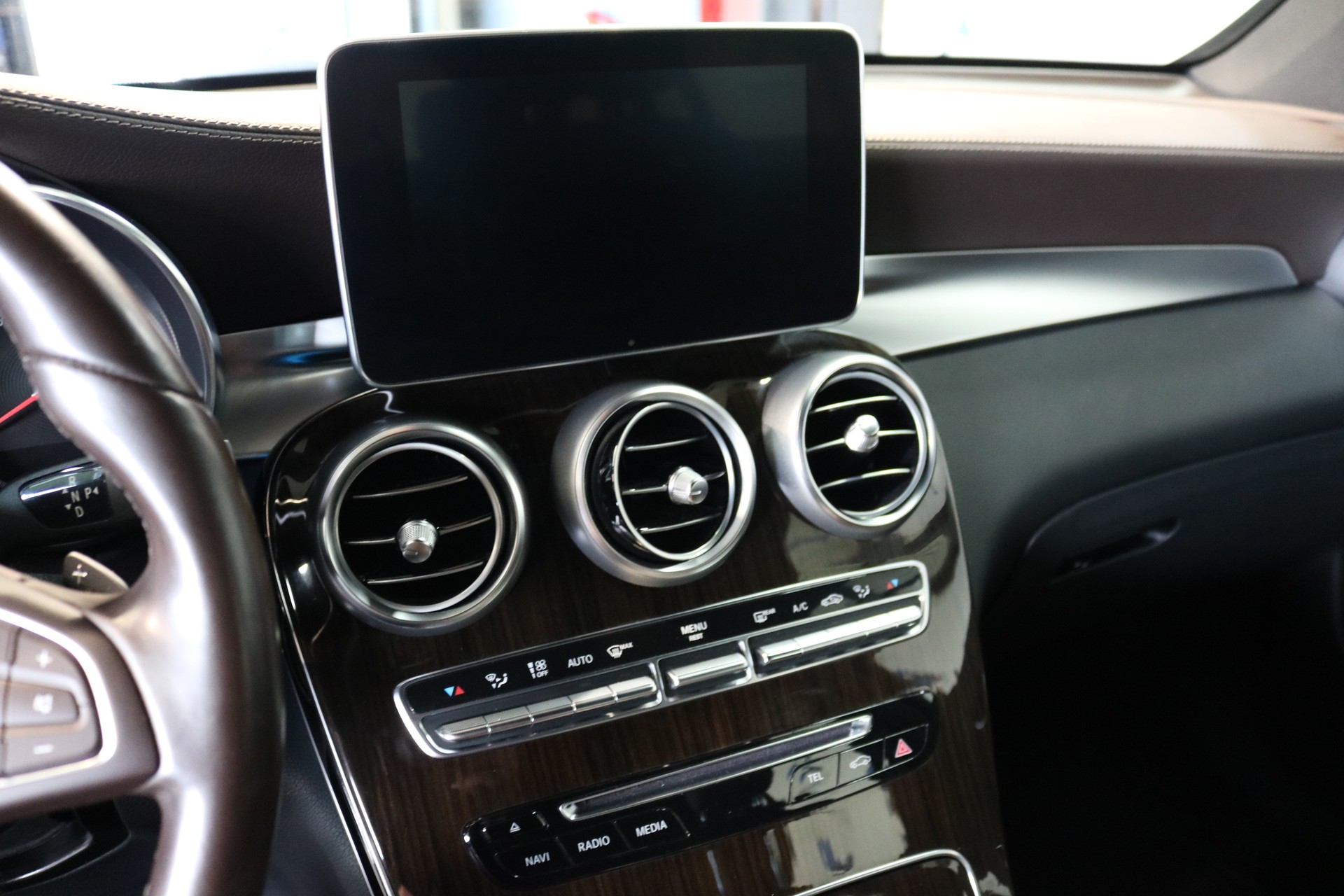 MERCEDES-BENZ GLC 300 4Matic Exclusive 9G-Tronic-image-33