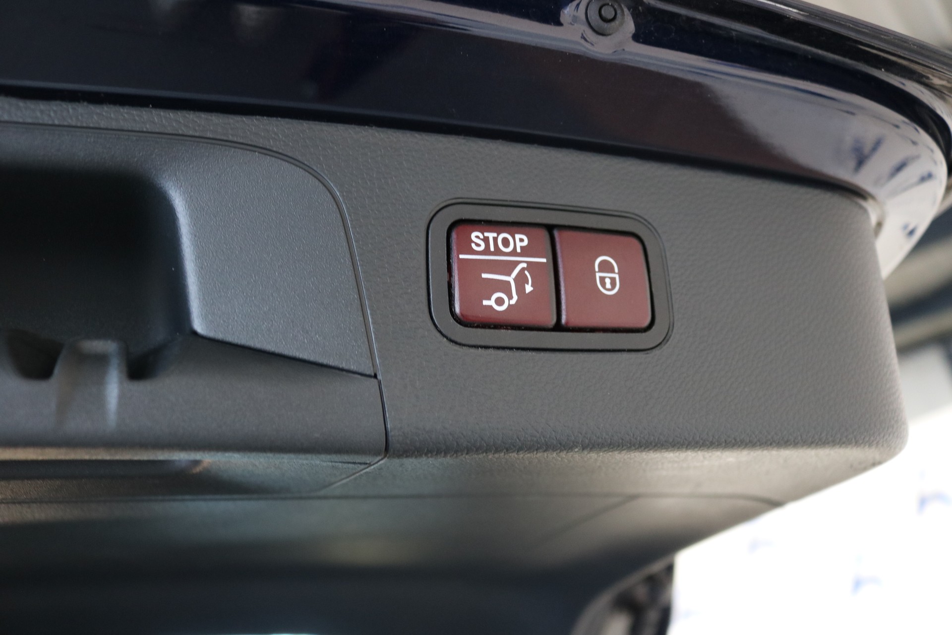 MERCEDES-BENZ GLC 300 4Matic Exclusive 9G-Tronic-image-30