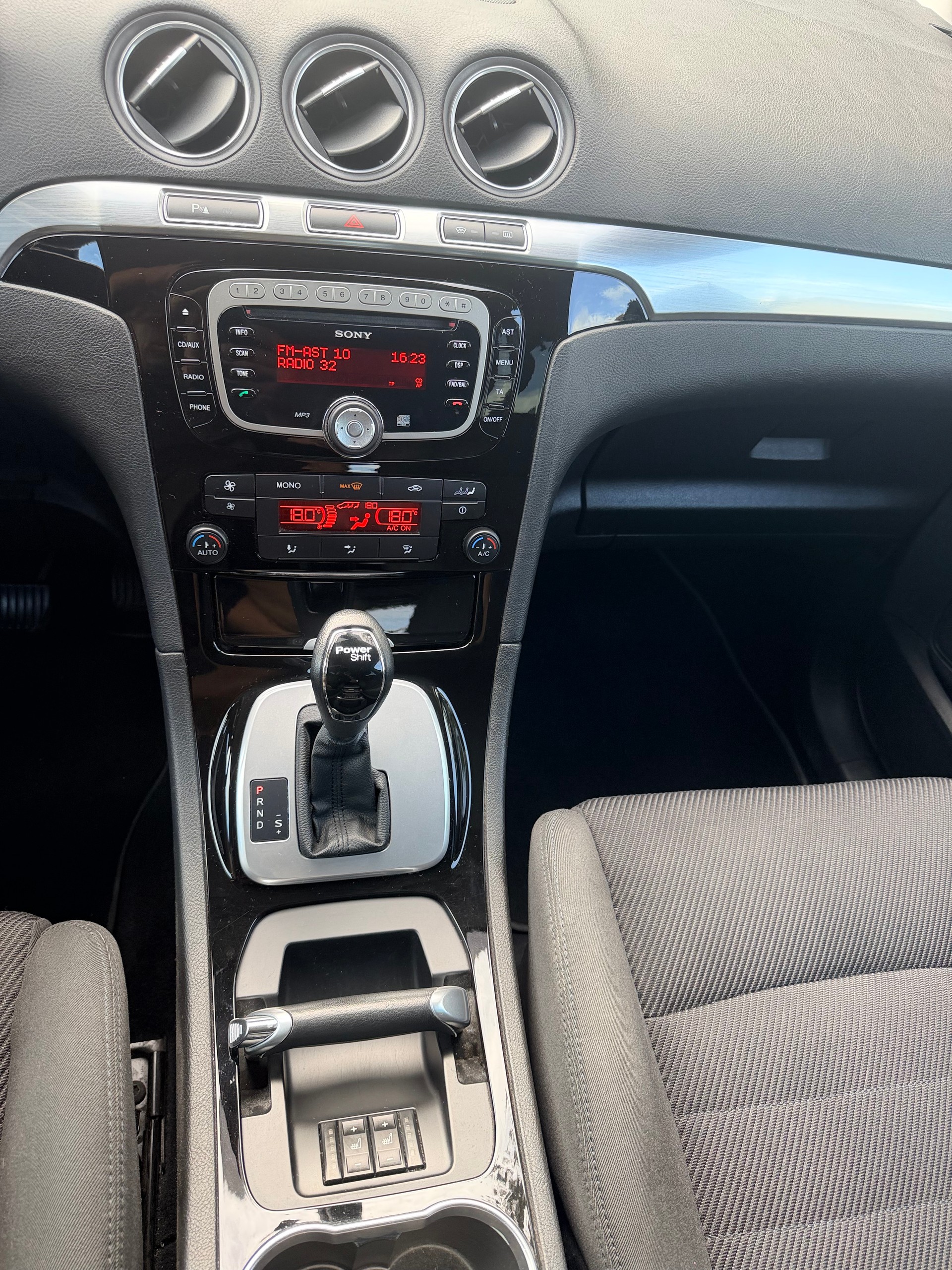 FORD Galaxy 2.0 SCTi Ghia PowerShift-image-21