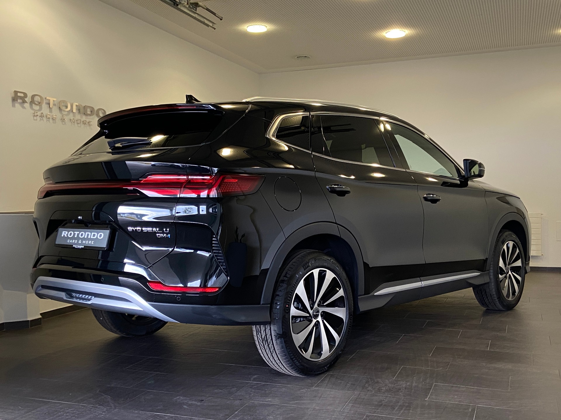 BYD Seal U DM-i Design AWD-showroom-element-1