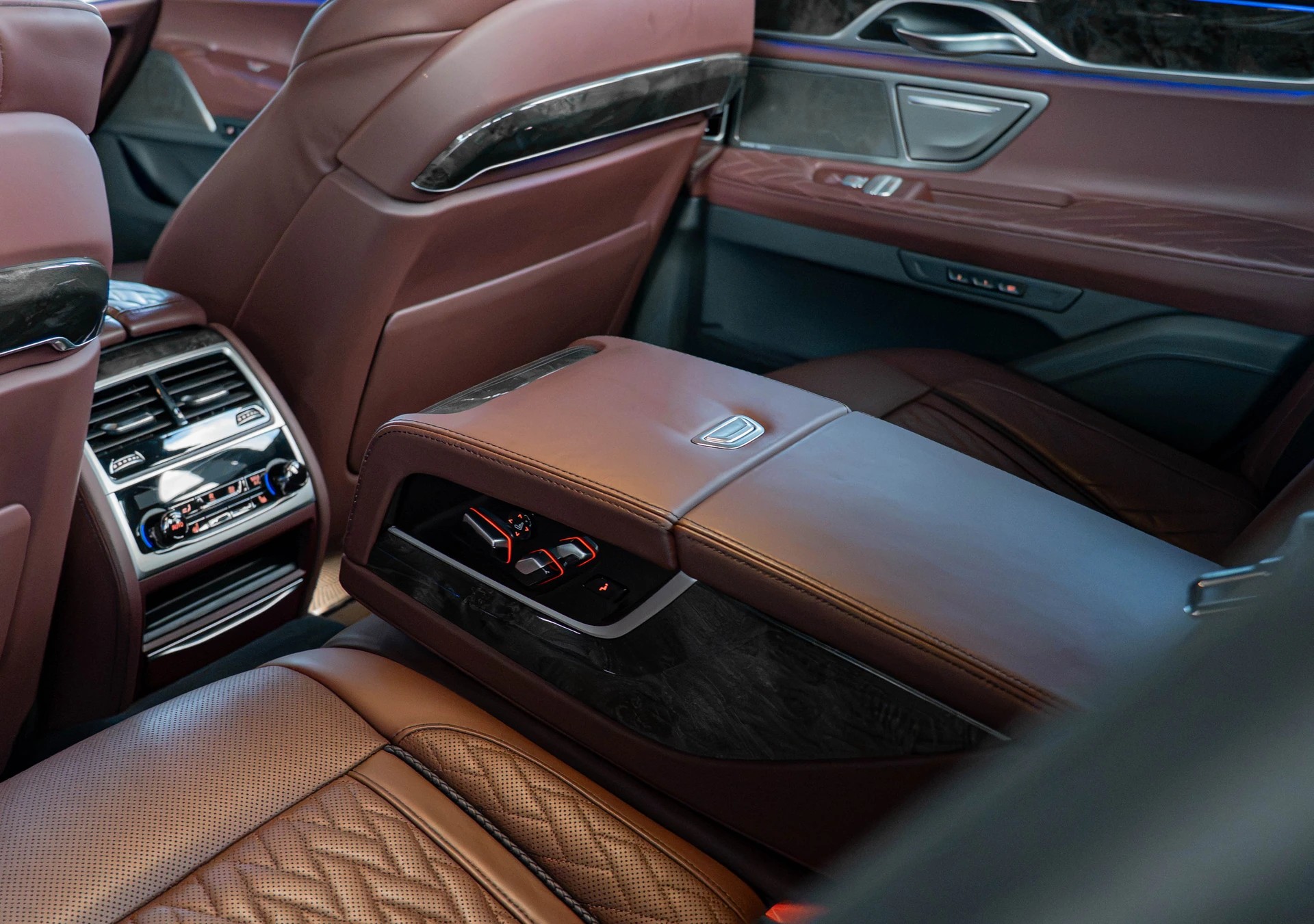 BMW 750i xDrive Steptronic-image-9