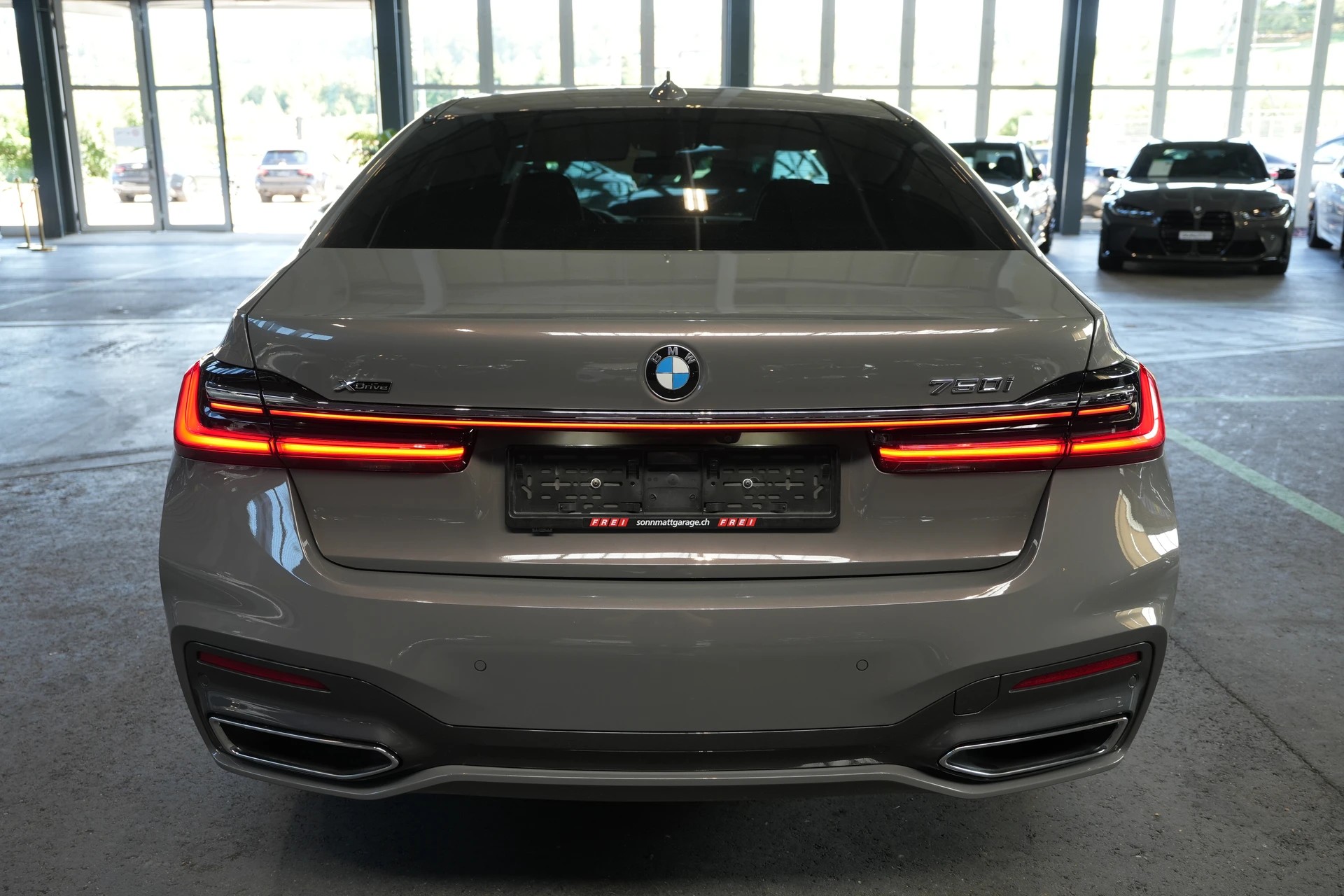 BMW 750i xDrive Steptronic-image-5