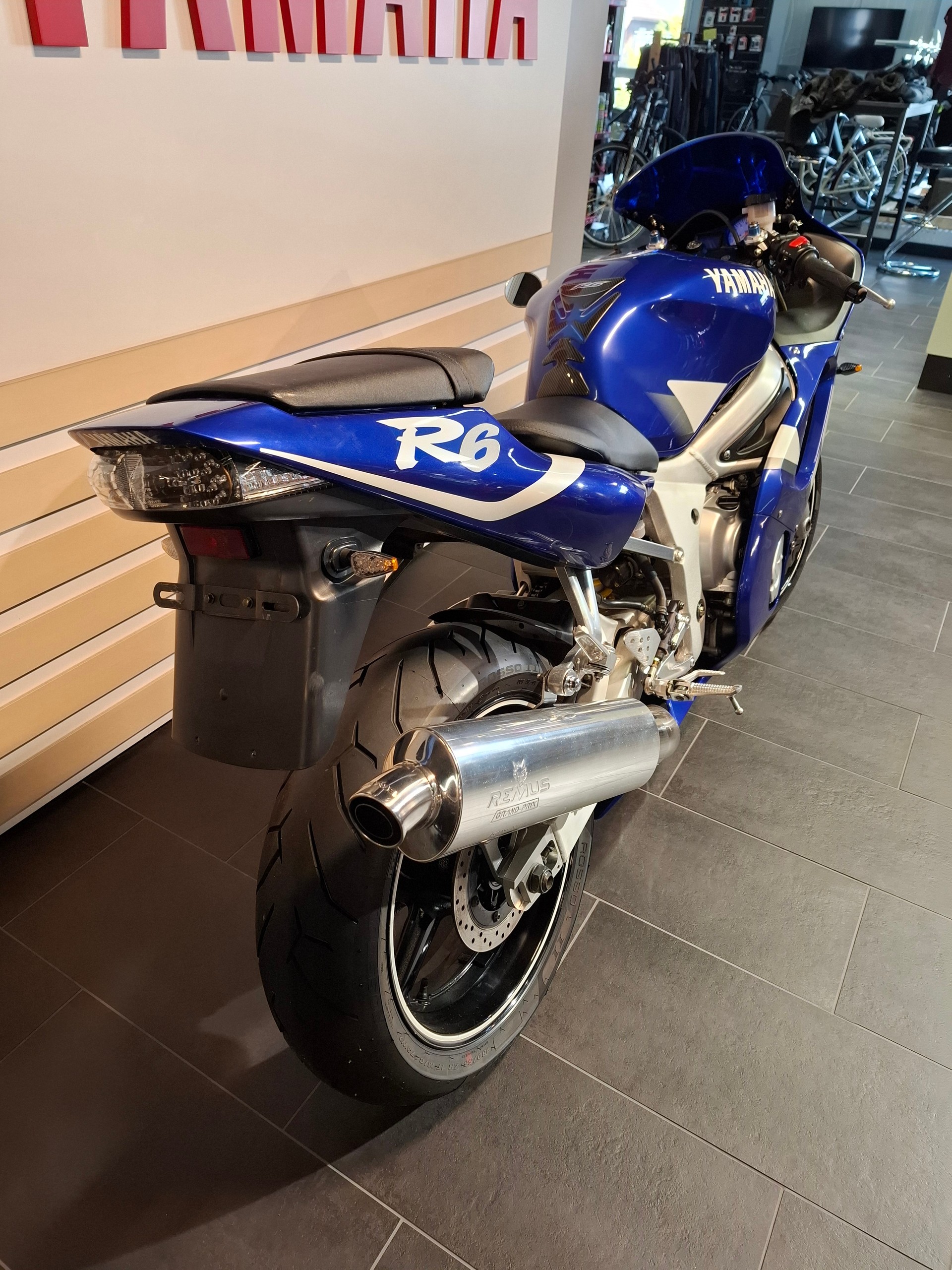 YAMAHA YZF-R6-image-10