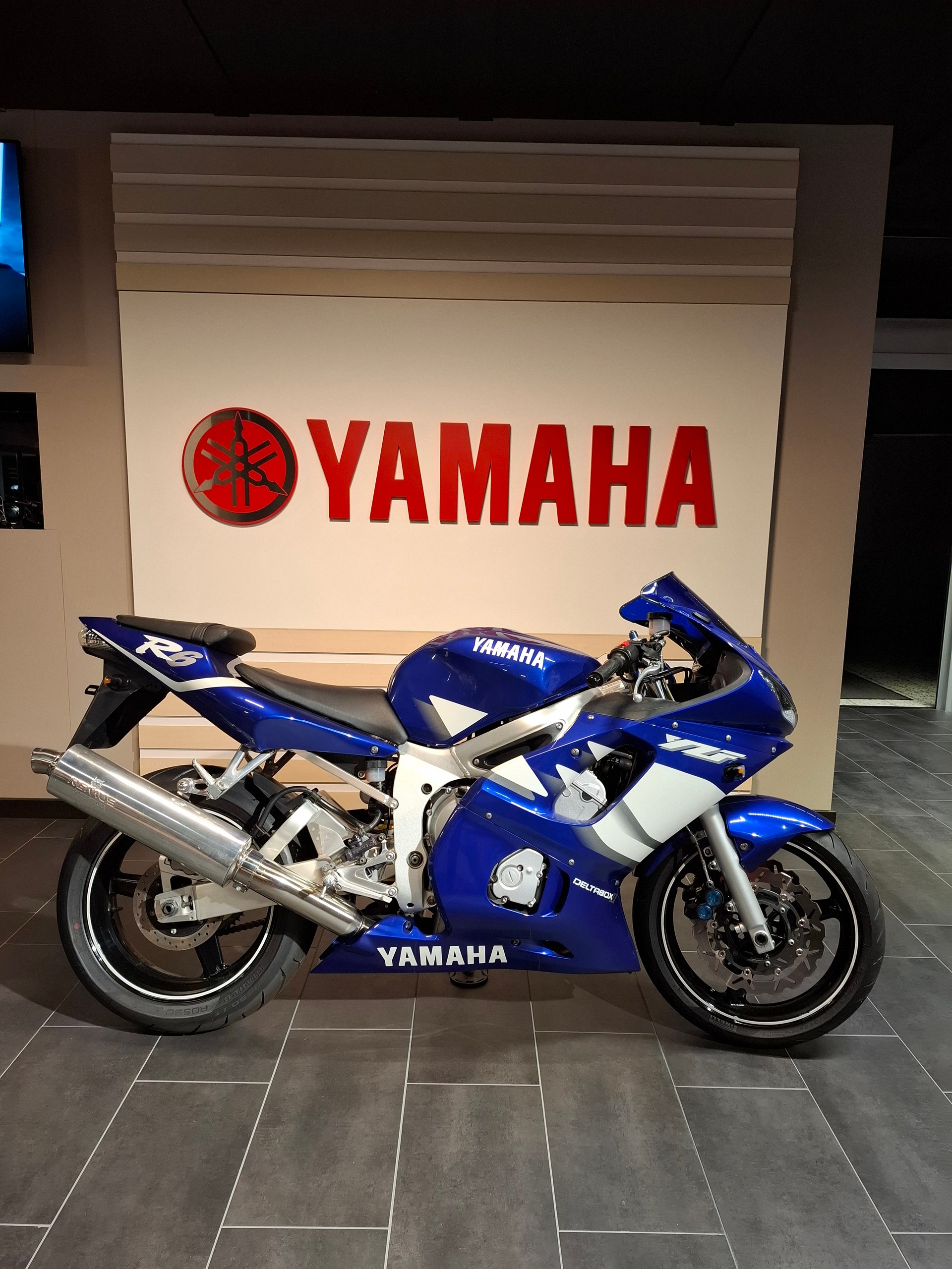 YAMAHA YZF-R6-image-6