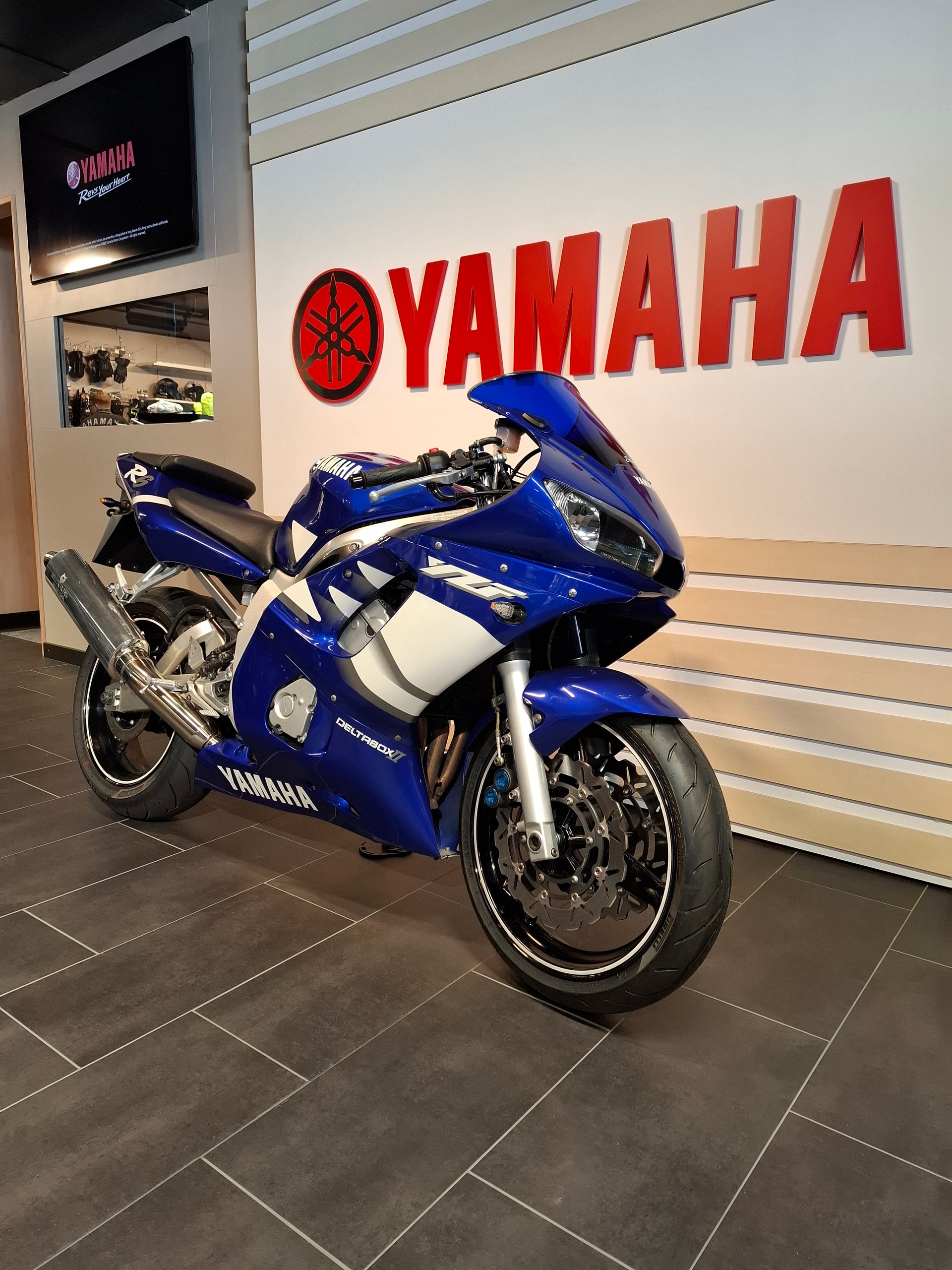 YAMAHA YZF-R6-image-8