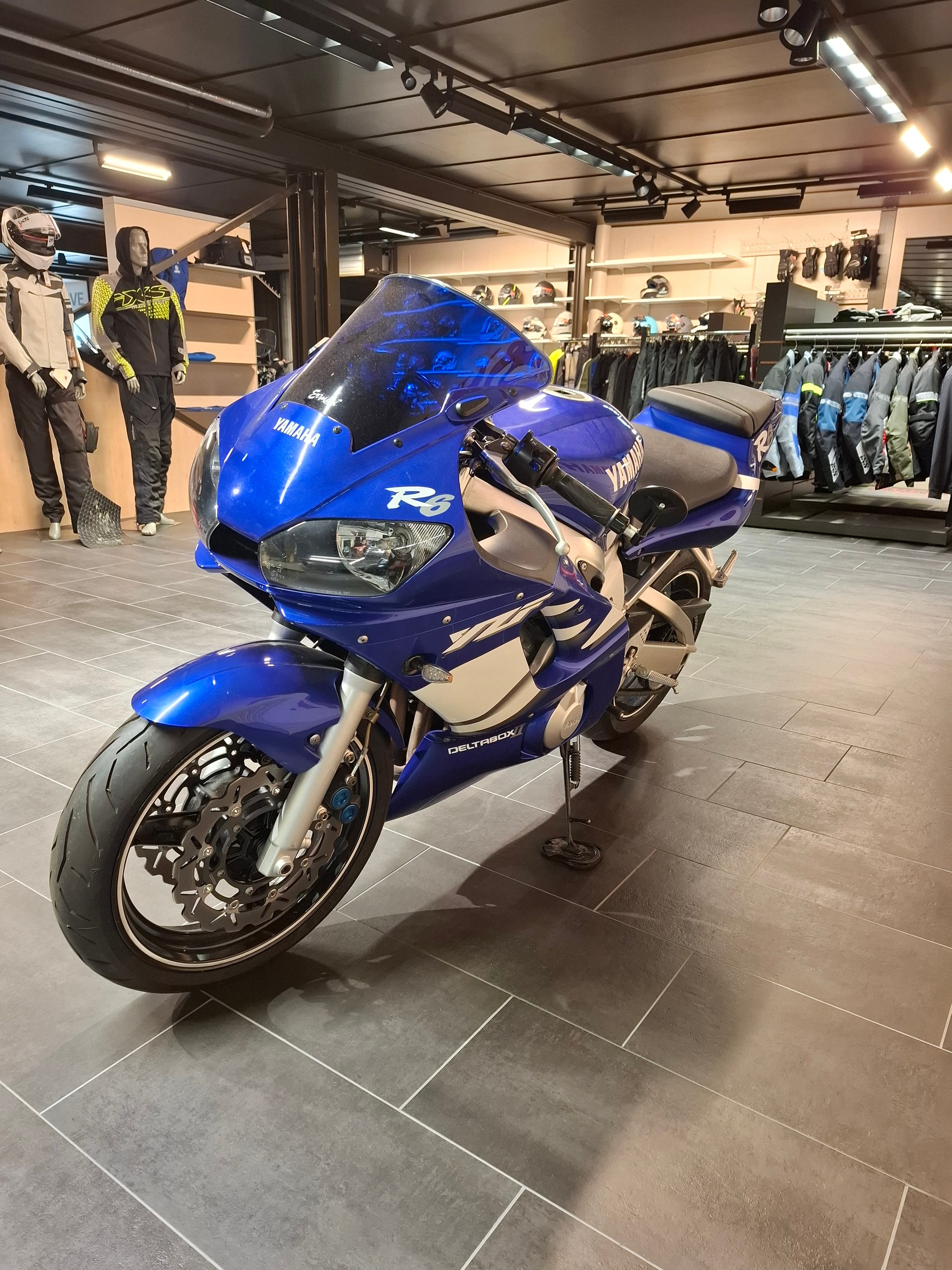 YAMAHA YZF-R6-image-4