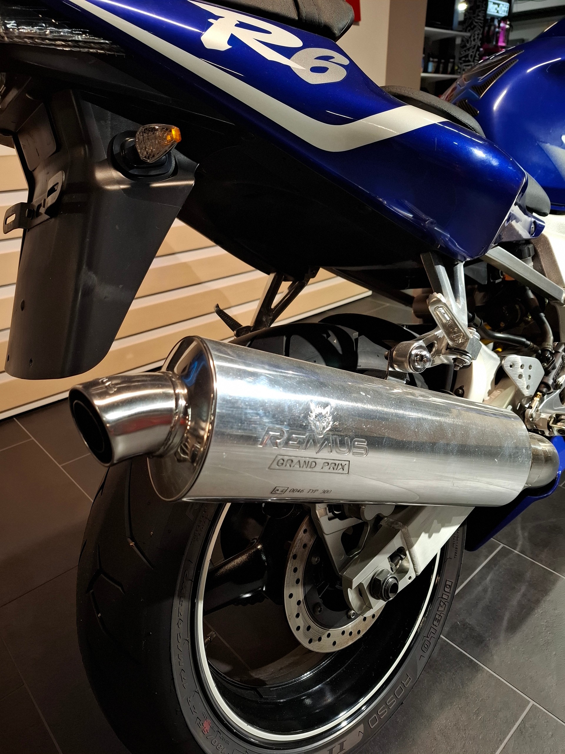 YAMAHA YZF-R6-image-1