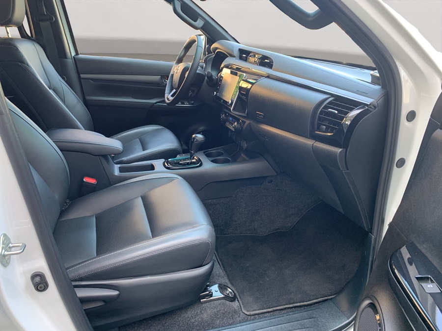 TOYOTA Hilux 2.8D-4D Invincible Double Cab 4x4 A-image-8