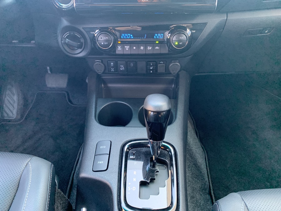 TOYOTA Hilux 2.8D-4D Invincible Double Cab 4x4 A-image-12