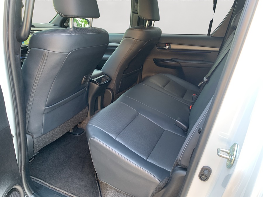 TOYOTA Hilux 2.8D-4D Invincible Double Cab 4x4 A-image-7