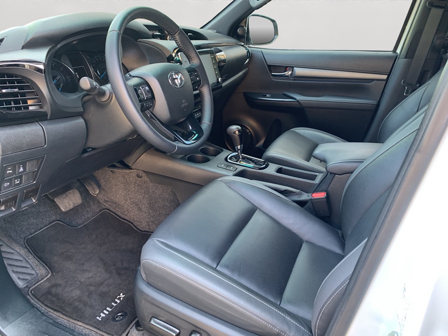 TOYOTA Hilux 2.8D-4D Invincible Double Cab 4x4 A-image-6
