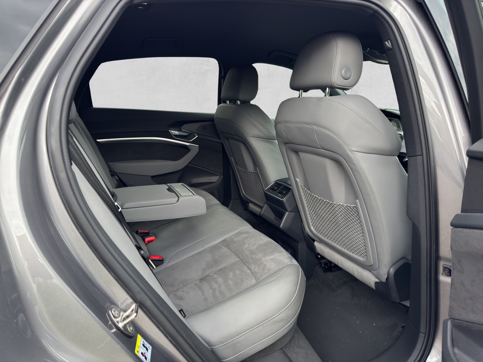 AUDI e-tron 50 Sportback Advanced quattro-image-16
