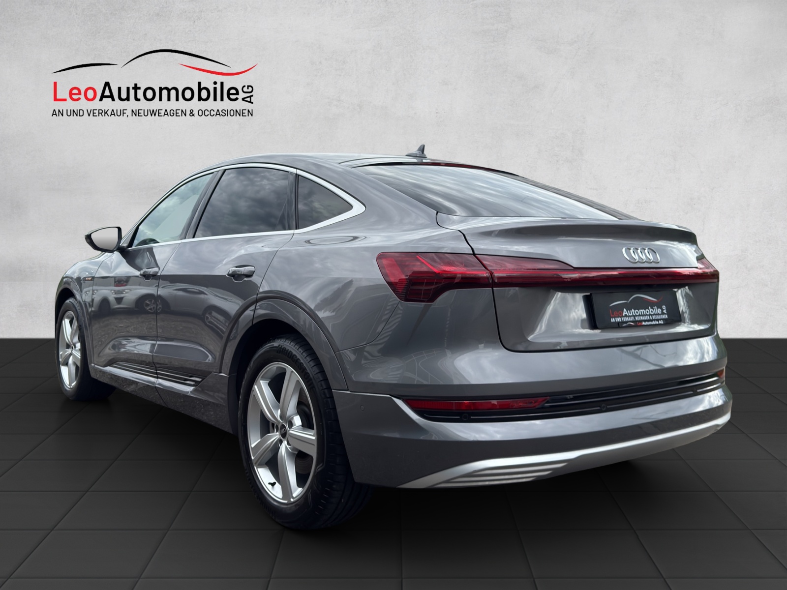 AUDI e-tron 50 Sportback Advanced quattro-showroom-element-2