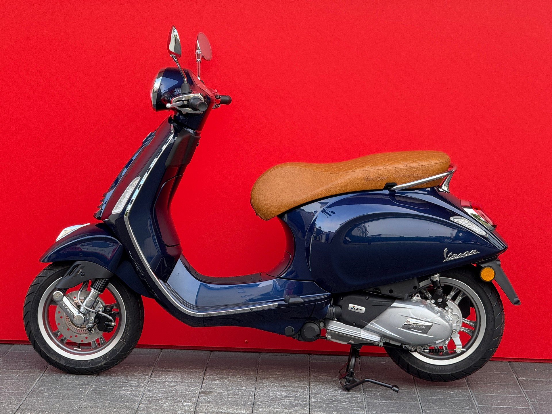 PIAGGIO Vespa 125 Primavera ABS Celebrate 40th-image-10
