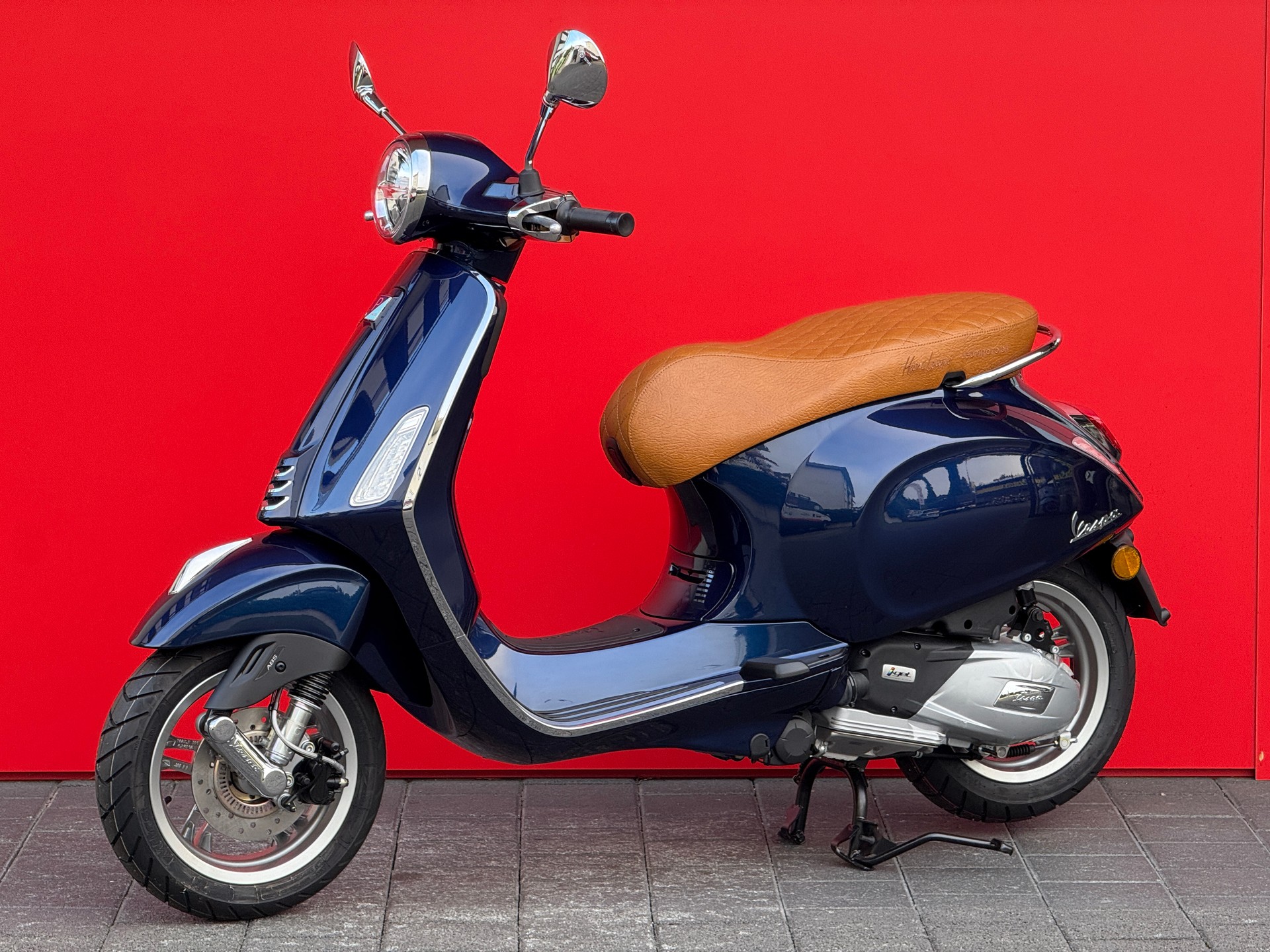 PIAGGIO Vespa 125 Primavera ABS Celebrate 40th-image-2
