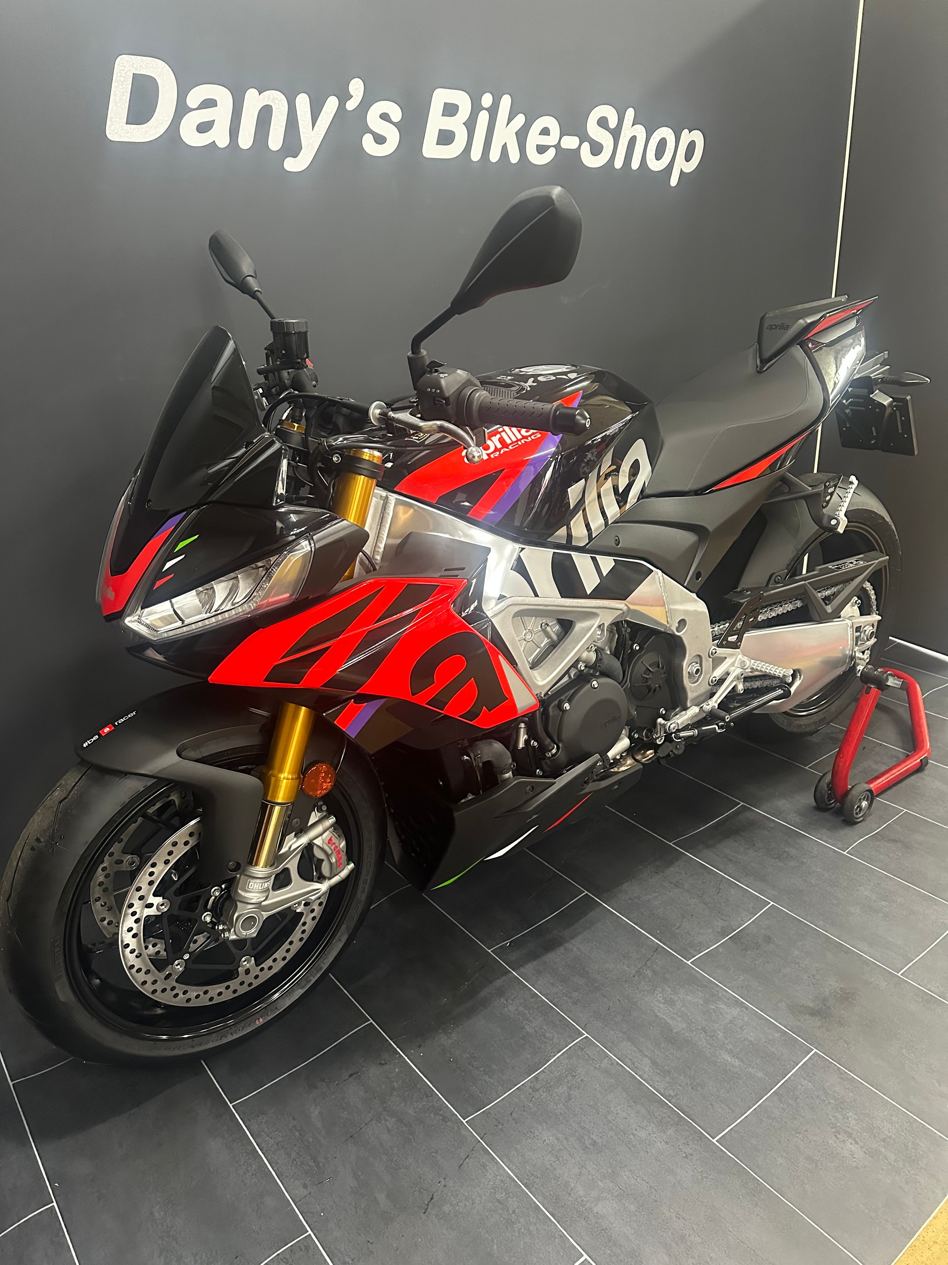 APRILIA Tuono V4 1100 Factory-image-2