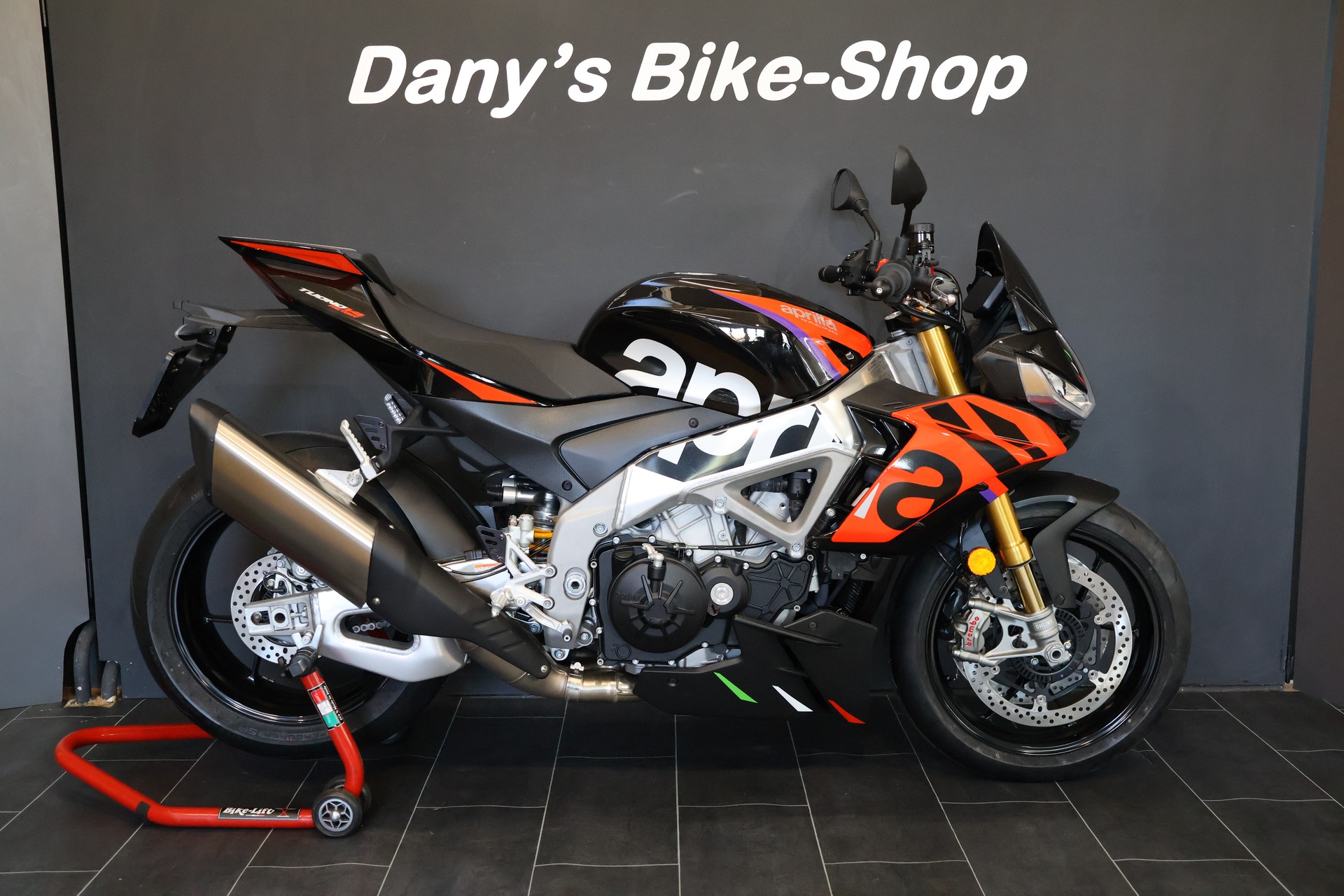 APRILIA Tuono V4 1100 Factory-image-3