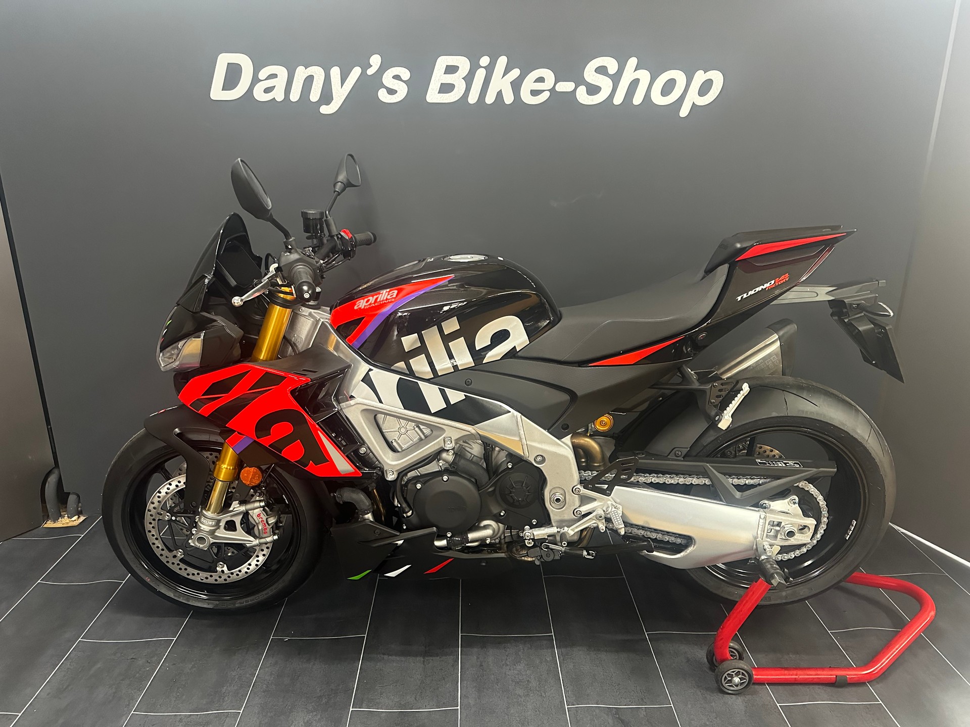 APRILIA Tuono V4 1100 Factory-image-0